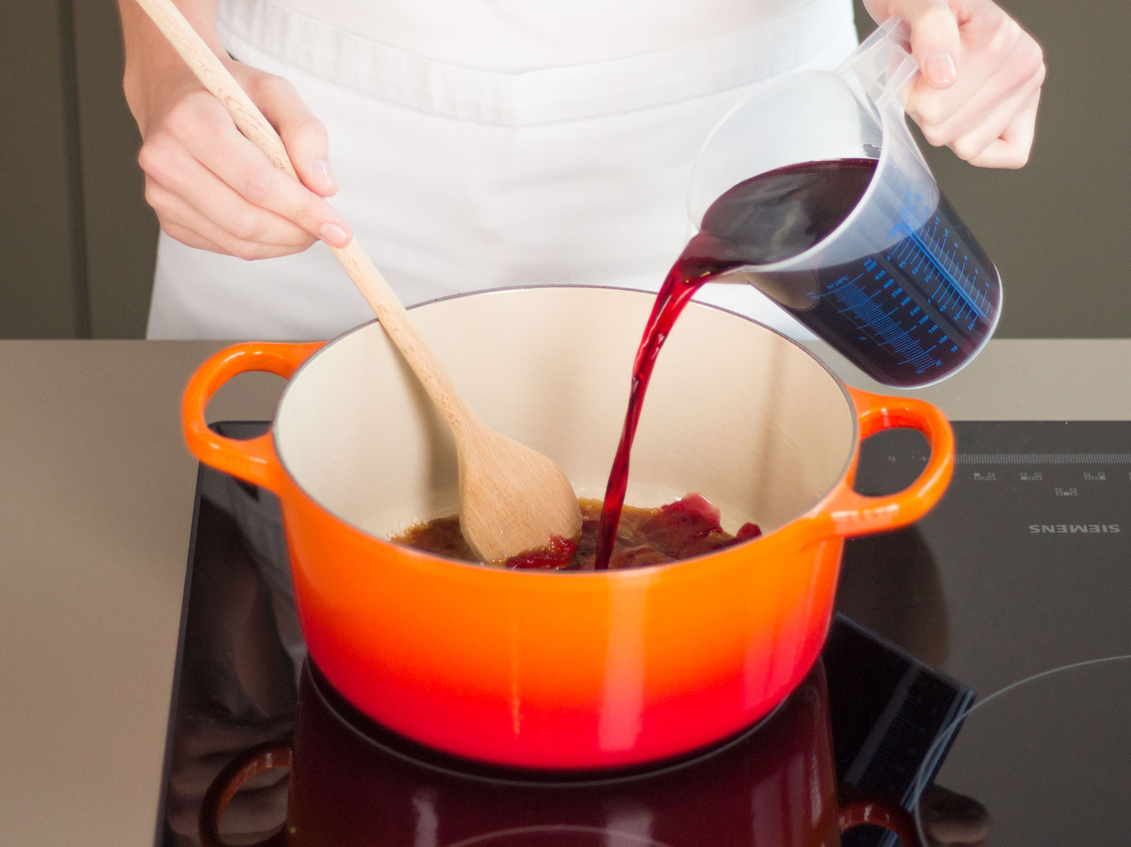 Caramelize sugar in a large saucepan and deglaze with grape juice. Stir until caramel is dissolved.