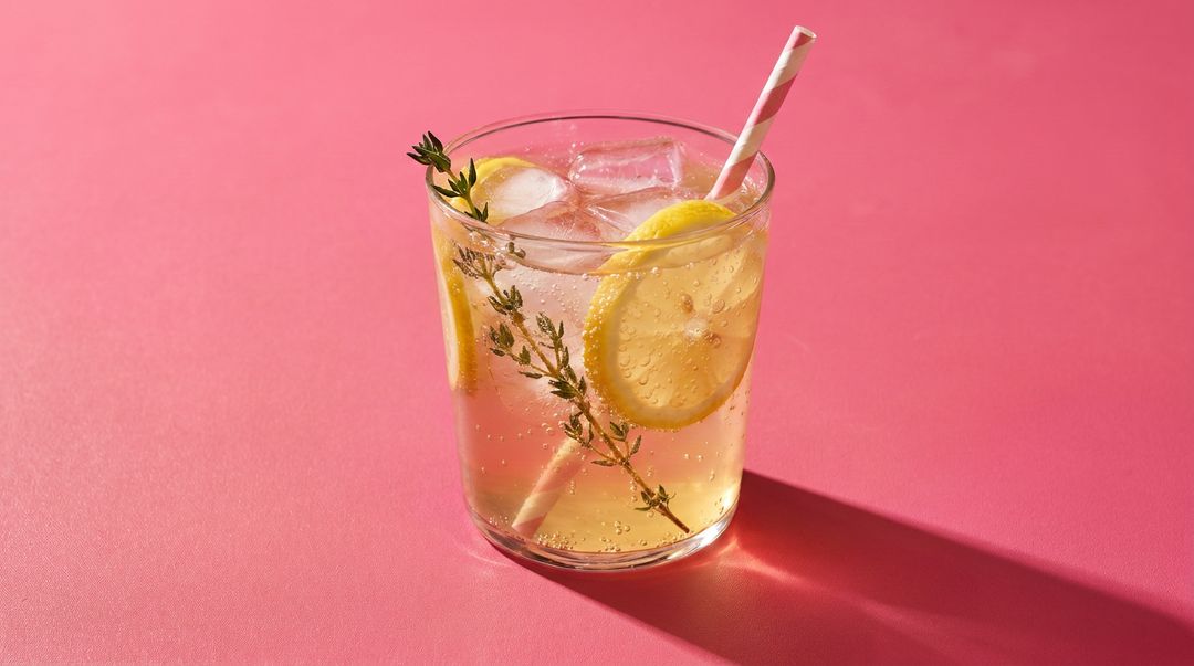 Erfrischende Zitronen-Thymian-Limonade selber machen