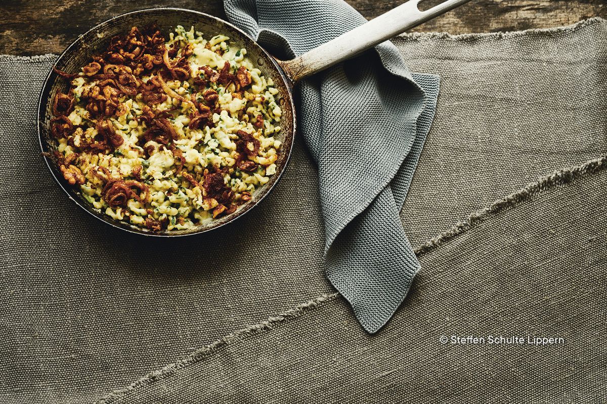Spinatspätzle mit Röstzwiebeln | Rezept | Kitchen Stories