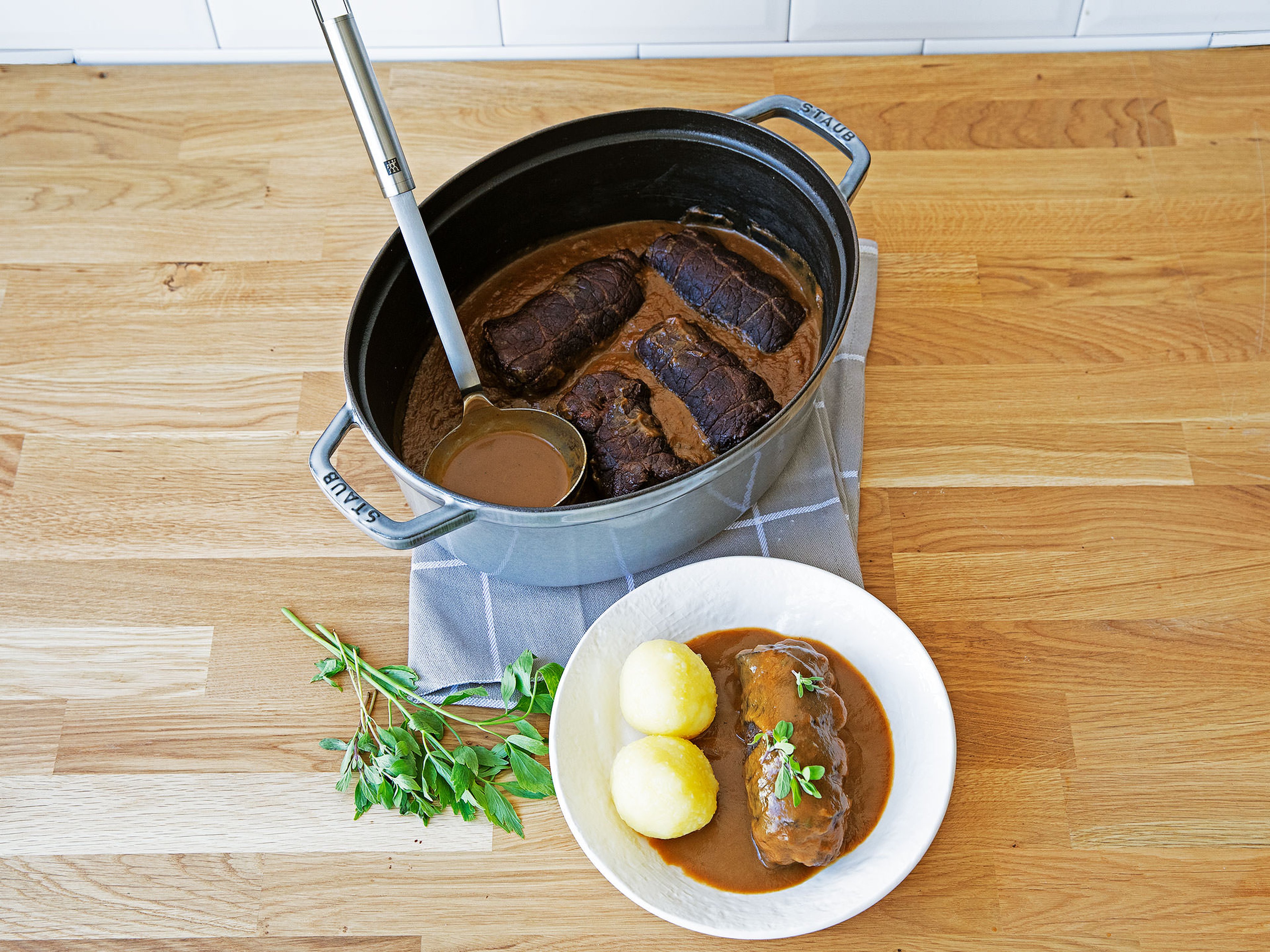 Rinderrouladen mit Prosciutto und Kartoffelklößen