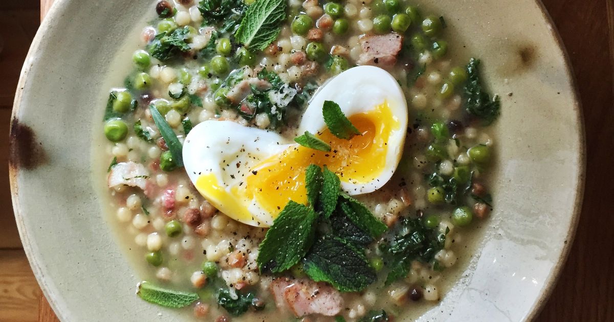 Fregola Pasta mit Erbsen, Speck und Minze | Rezept | Kitchen Stories