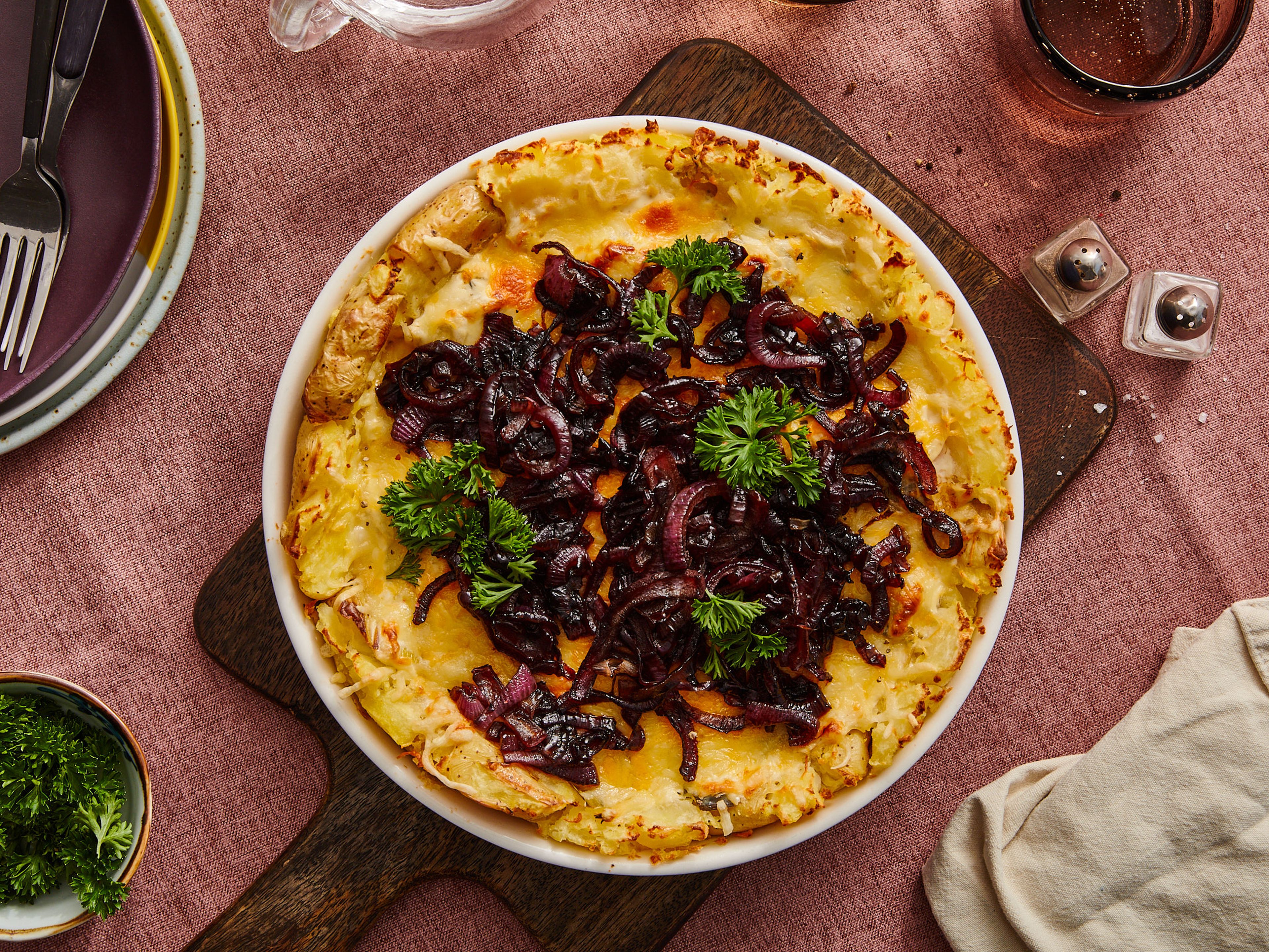 Smashed Potato Tarte mit karamellisierten Zwiebeln