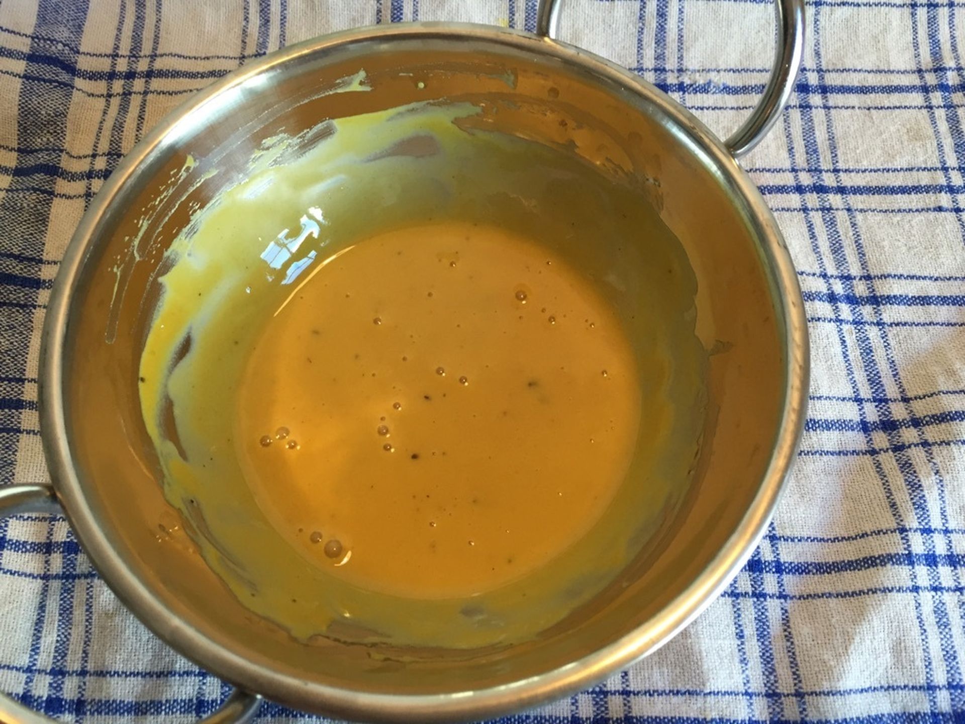 Fischfilet mit Mandelkruste auf Honig-Senf-Sauce | Rezept | Kitchen Stories
