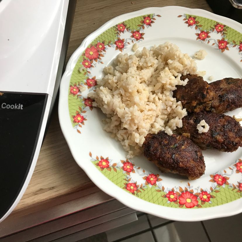 Frikadellen mit Reis aus dem Cookit