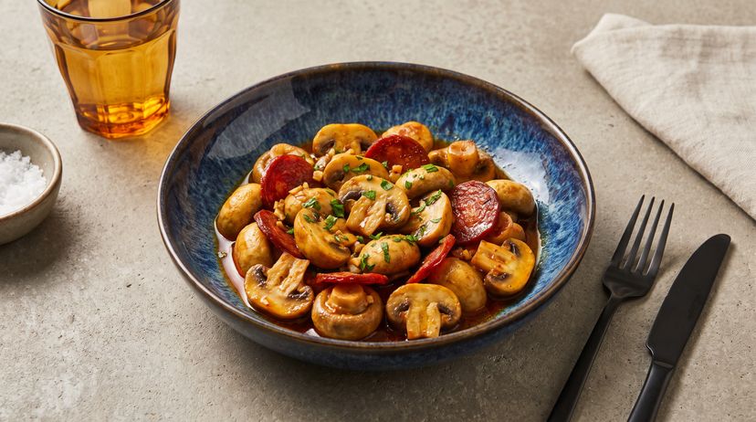 Neuer Lieblingsgast für deinen Tapas- Abend: Gebratene Champignons mit Chorizo