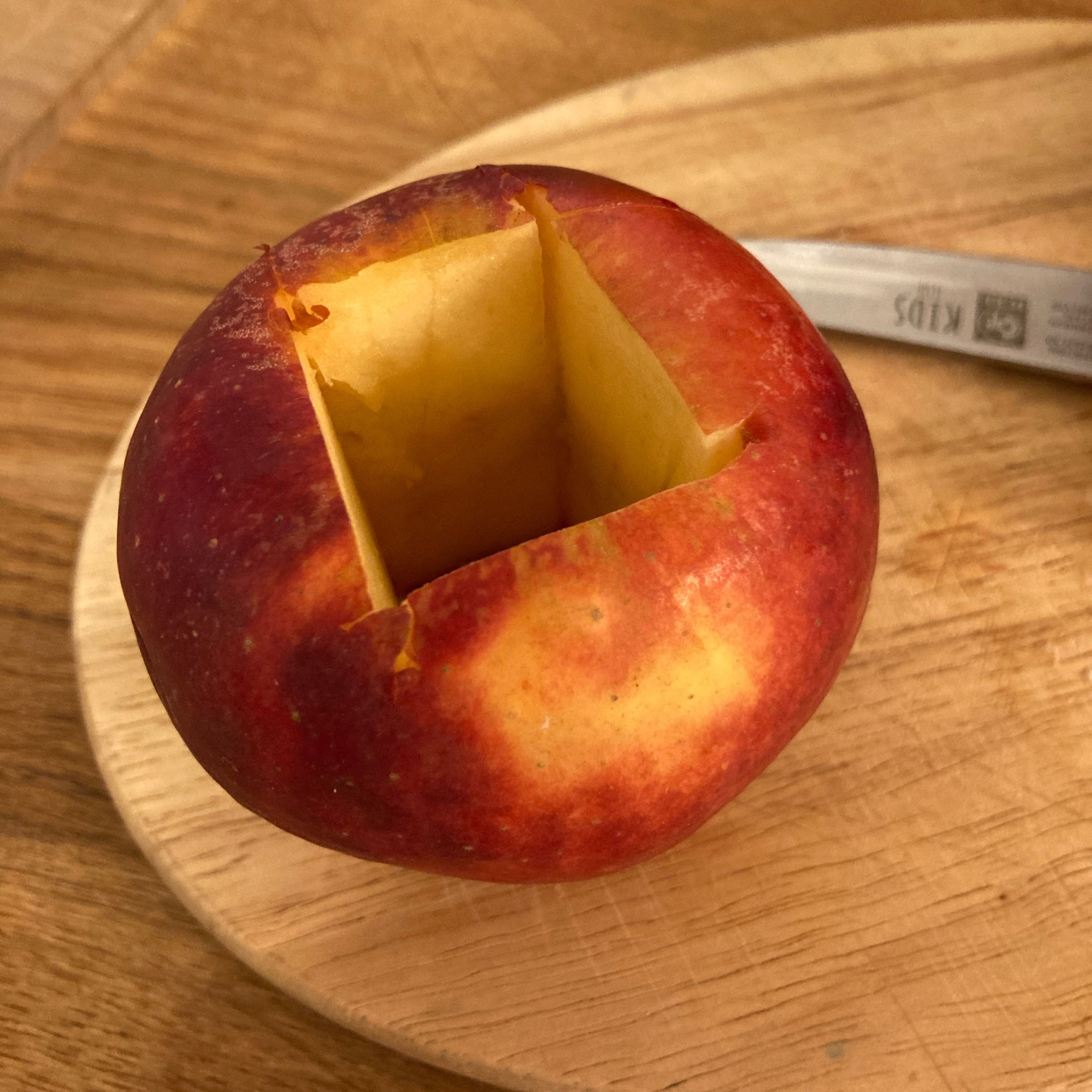 Gehäuse aus dem Apfel entfernen