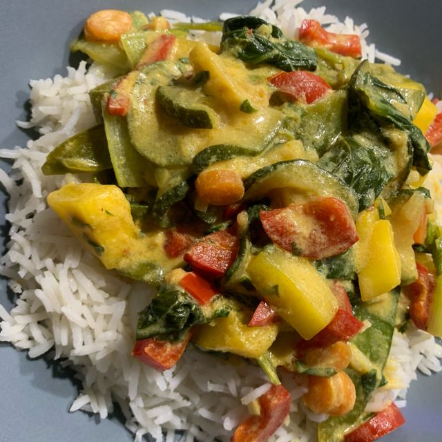 Zucchinibratlinge mit Dattel-Dressing | Rezept | Kitchen Stories
