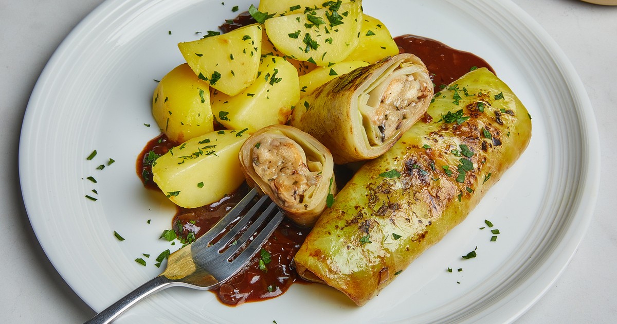 Vegane Kohlrouladen mit Petersilienkartoffeln und Bratensoße | Rezept ...