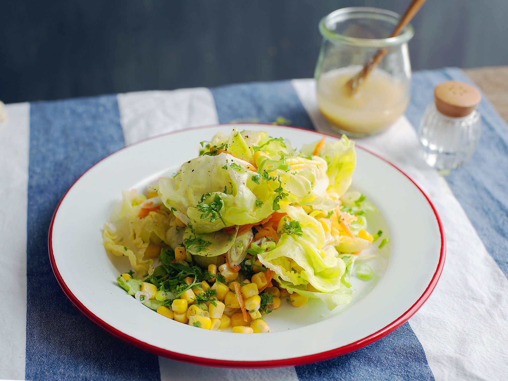 Gemischter Salat mit weißem Balsamico-Honig-Dressing | Rezept | Kitchen ...