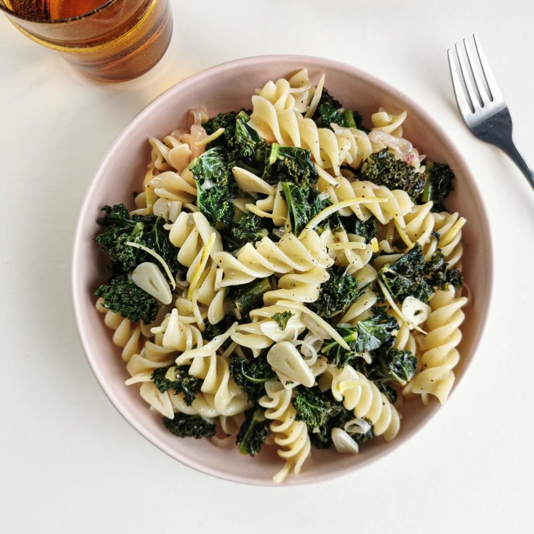 Pasta mit Grünkohl, Zitrone &amp; Knoblauch | Rezept | Kitchen Stories