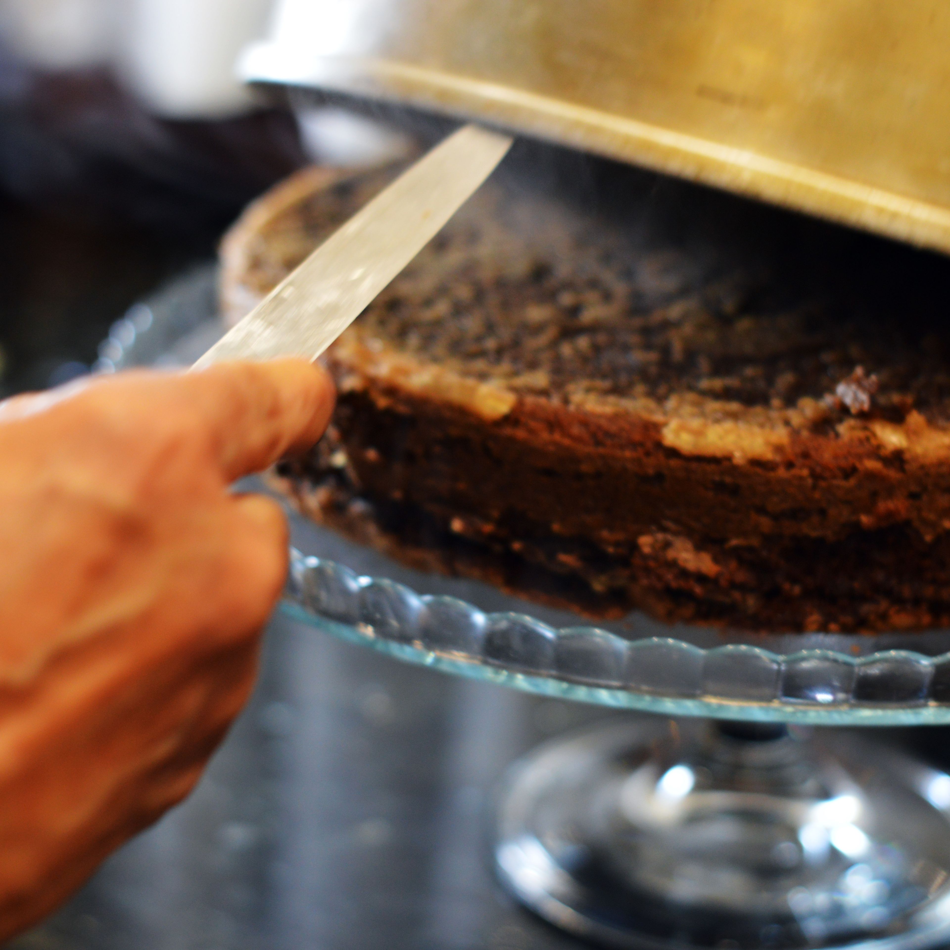 Unmold the cake while still hot and let it rest for a while.