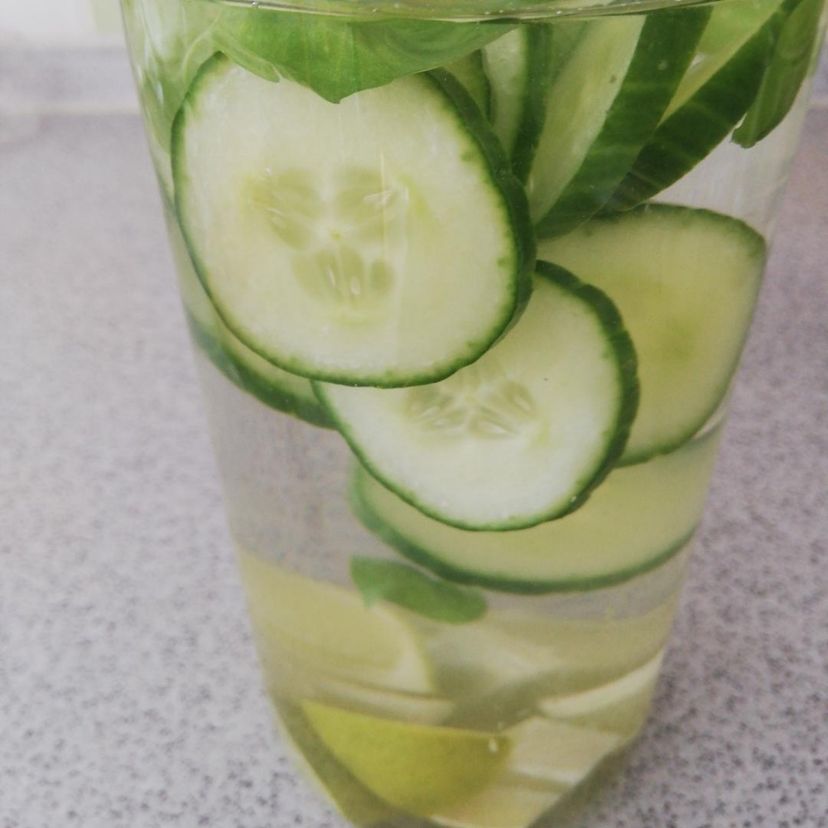 Limetten-Gurkenwasser