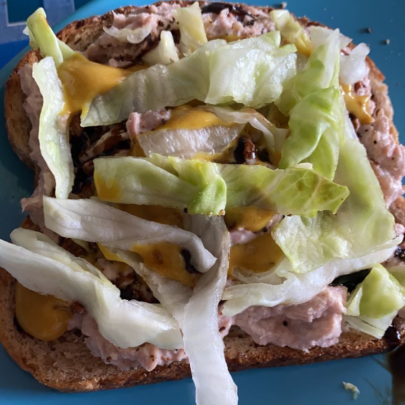 Thunfischtoast mit Balsamico, Honig-Senf-Dressing
