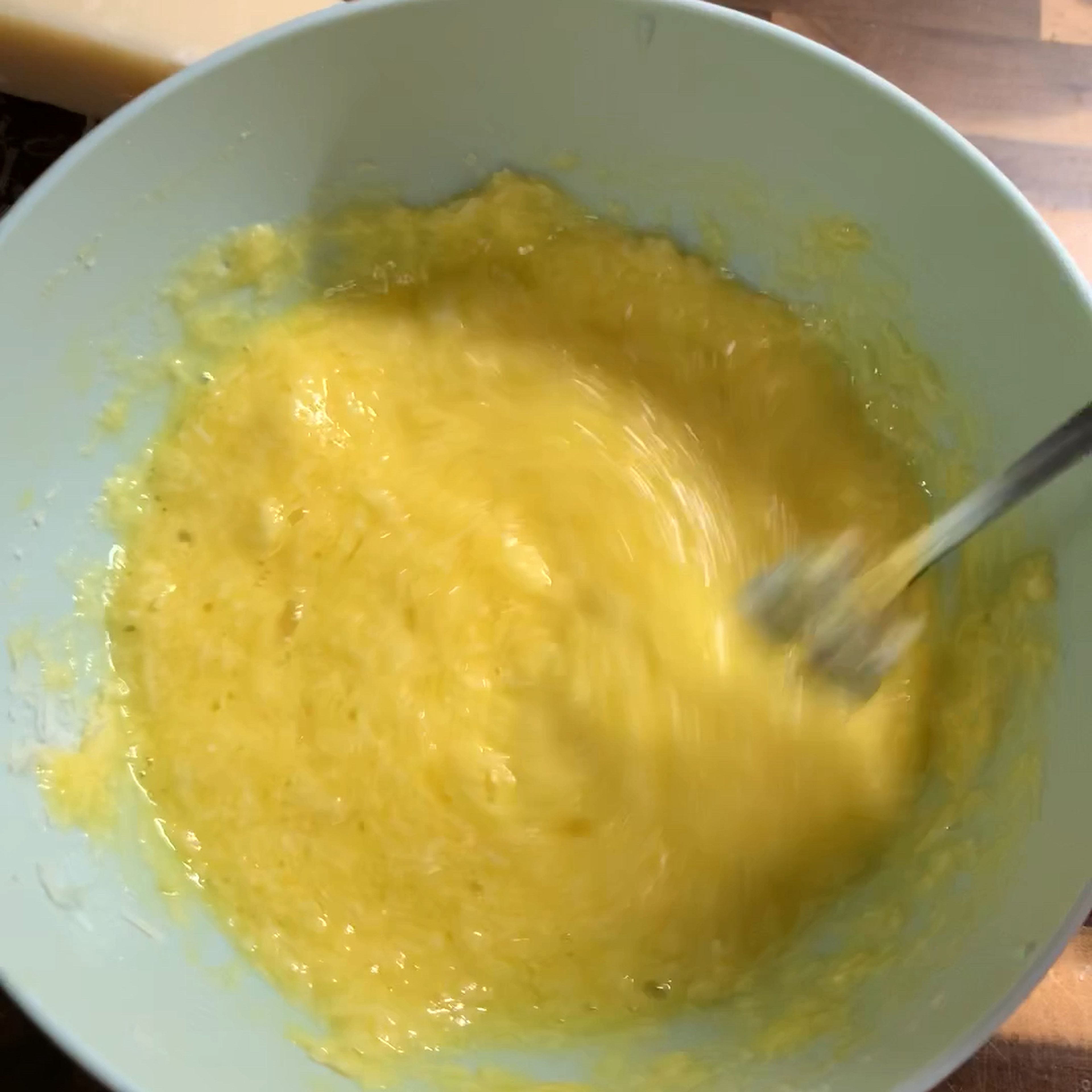 This is the consistency you are looking for while mixing. Add more if it looks runny.