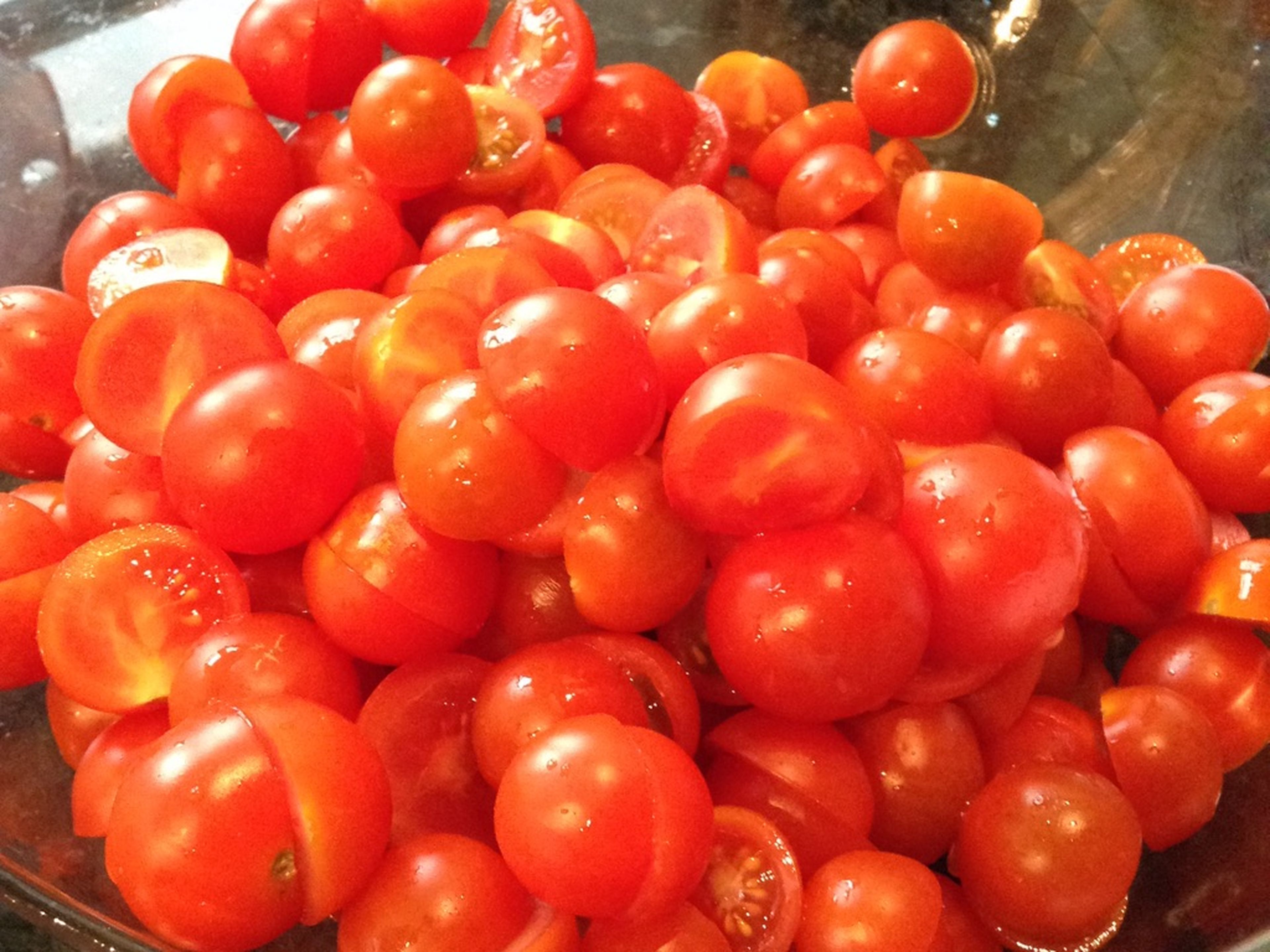 Pre-heat oven to 170°C/340°F. Wash and halve cherry tomatoes.
