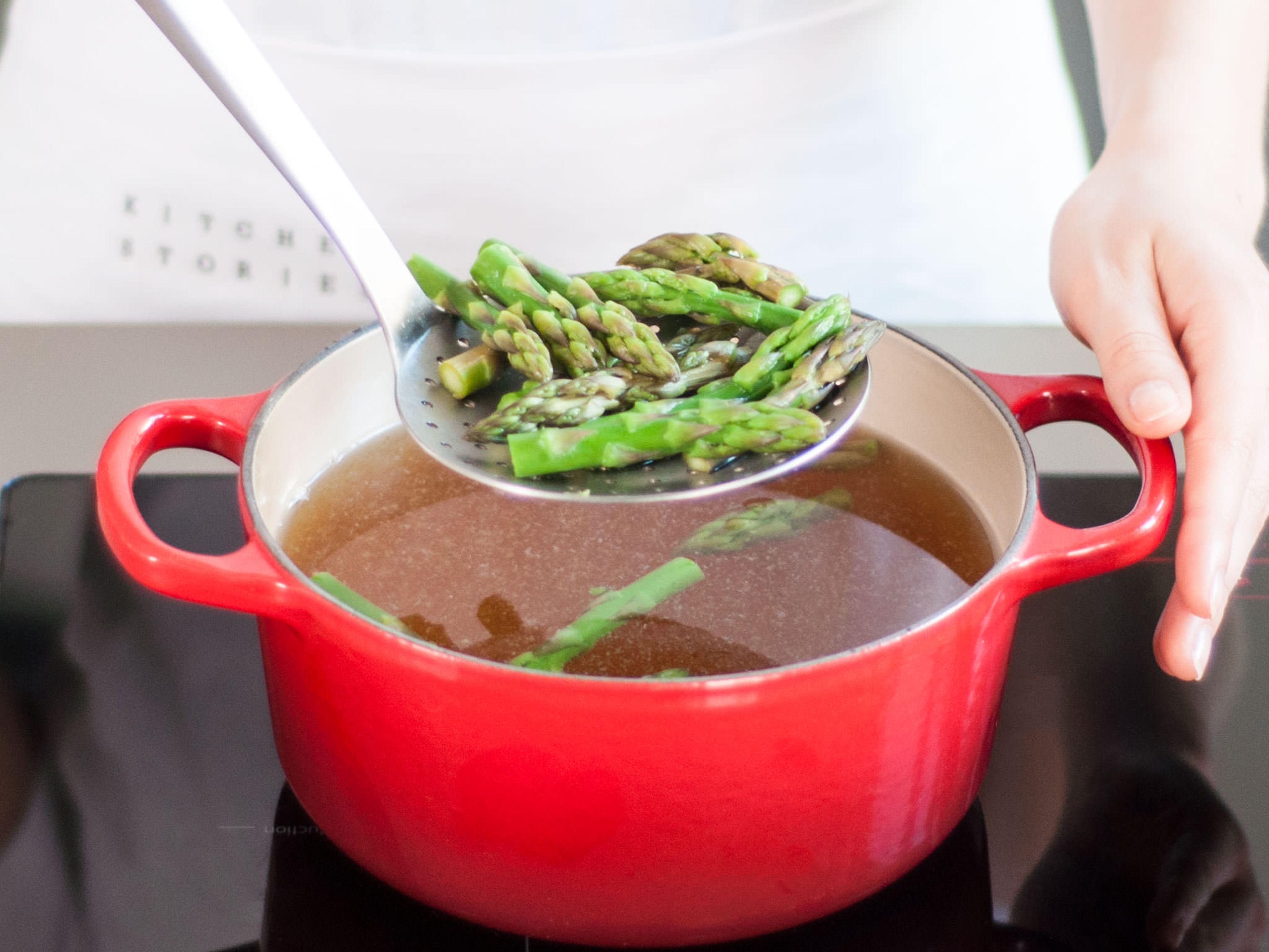Bring stock to a boil, then add asparagus stalks and cook for approx. 2 - 3 min. Remove asparagus with a slotted spoon and transfer to an ice bath. Drain and set aside on a paper towel-lined plate. Repeat with tips.