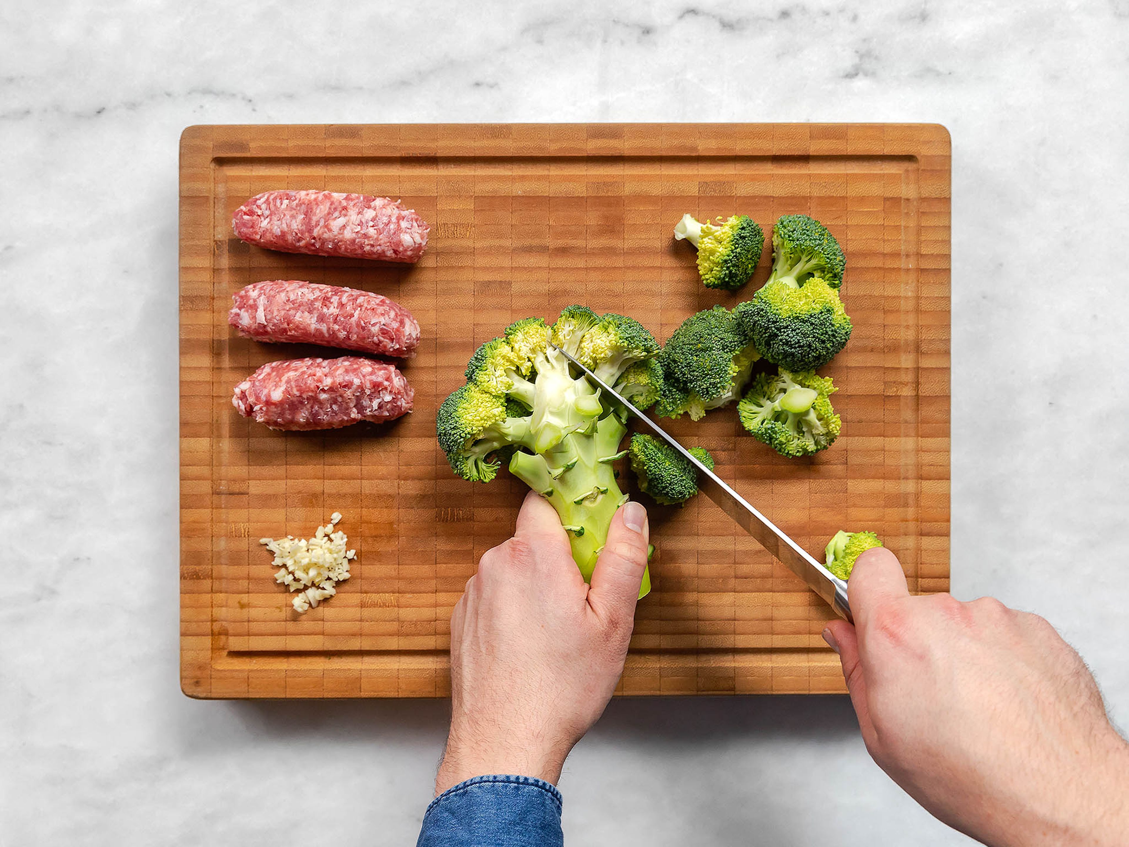 Cut broccoli into small florets. Remove the casings from the sausage and chop. Finely slice garlic.