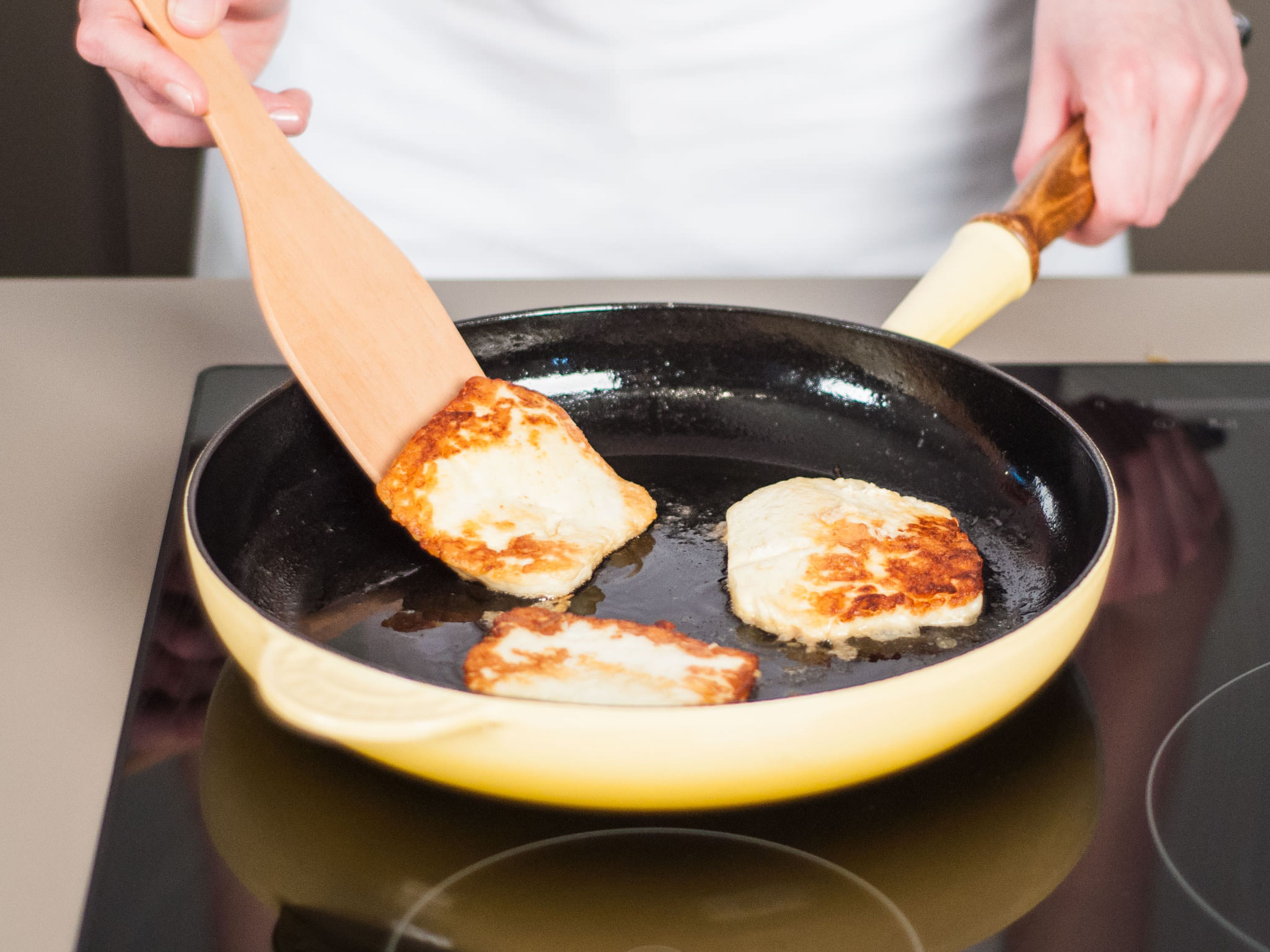 Heat vegetable oil in a frying pan over medium-high heat. Fry Halloumi cheese for approx. 2 – 3 min. on each side until lightly browned.