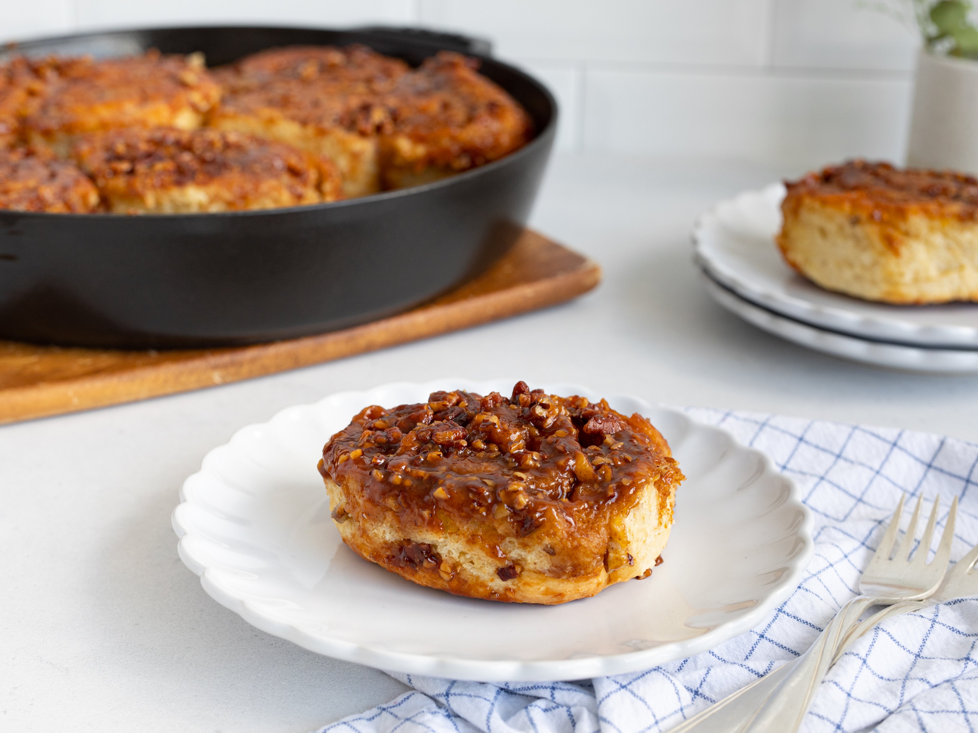 Sticky pecan buns