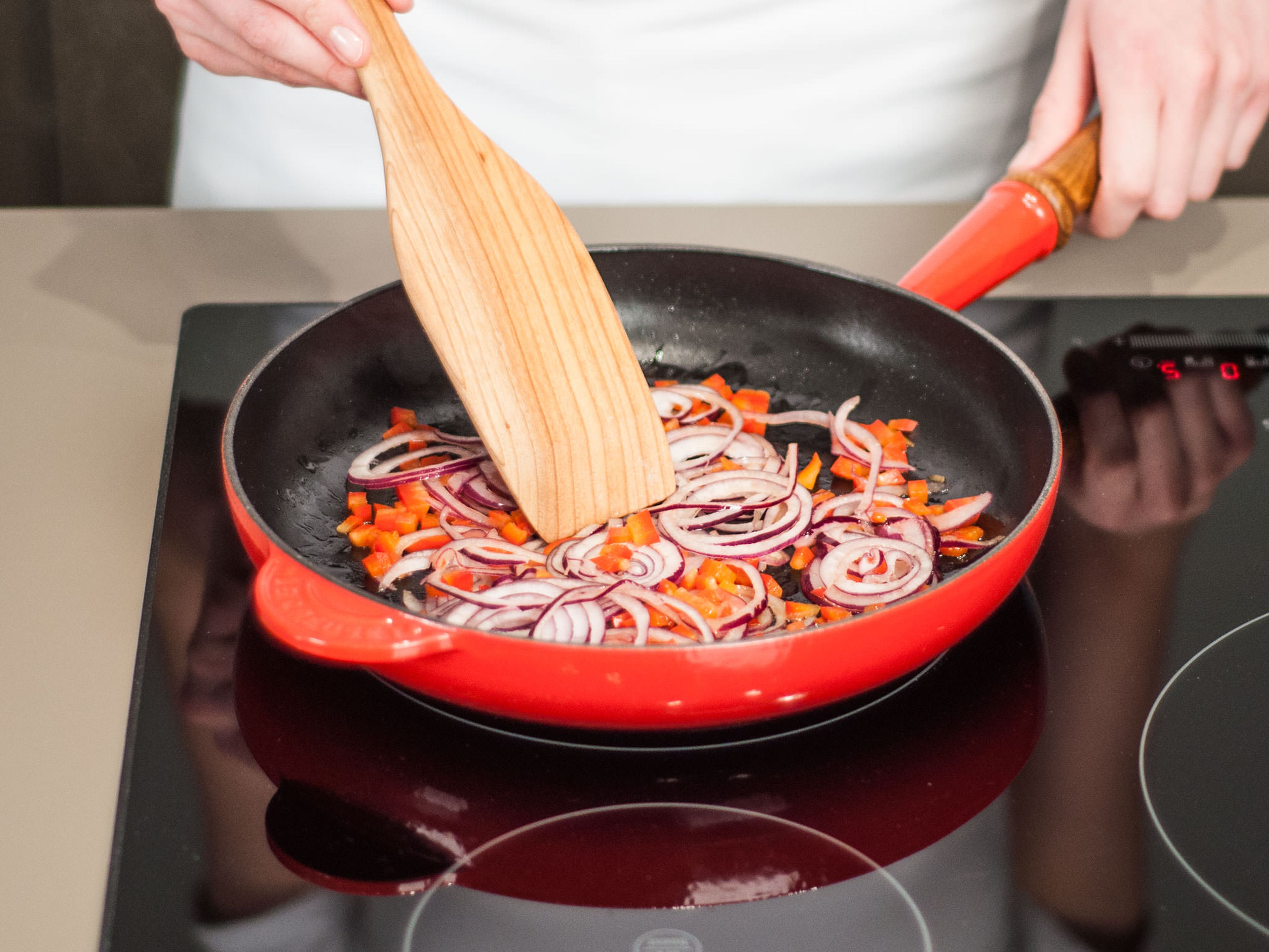 Heat up butter in a frying pan and sauté onions over medium heat for approx. 1 – 2 minutes. Then, add the bell pepper, VIVA LA SPICE seasoning (if using), and continue to sauté for an additional 2 – 3 min.