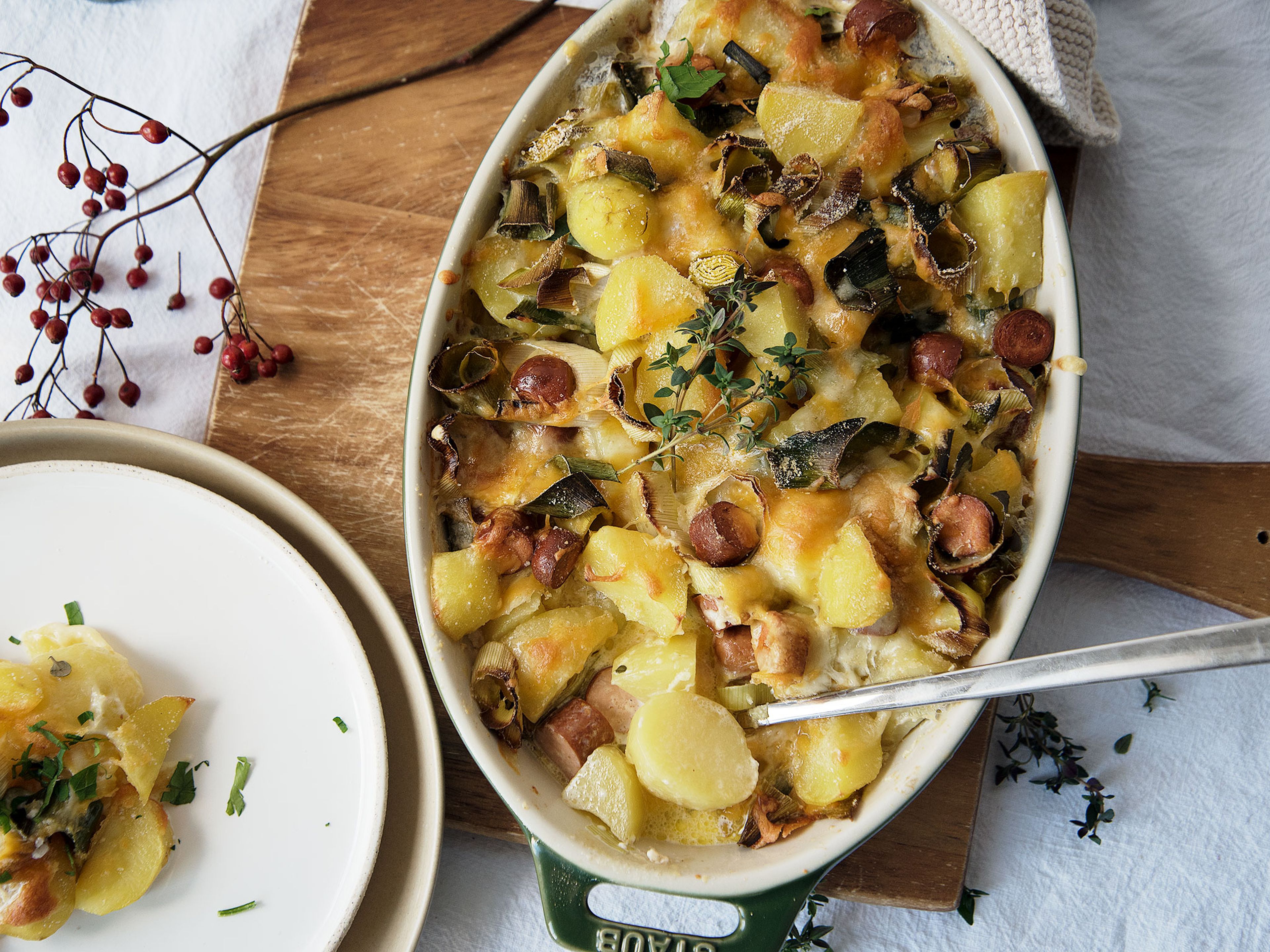 Kartoffelauflauf mit vegetarischen Würstchen