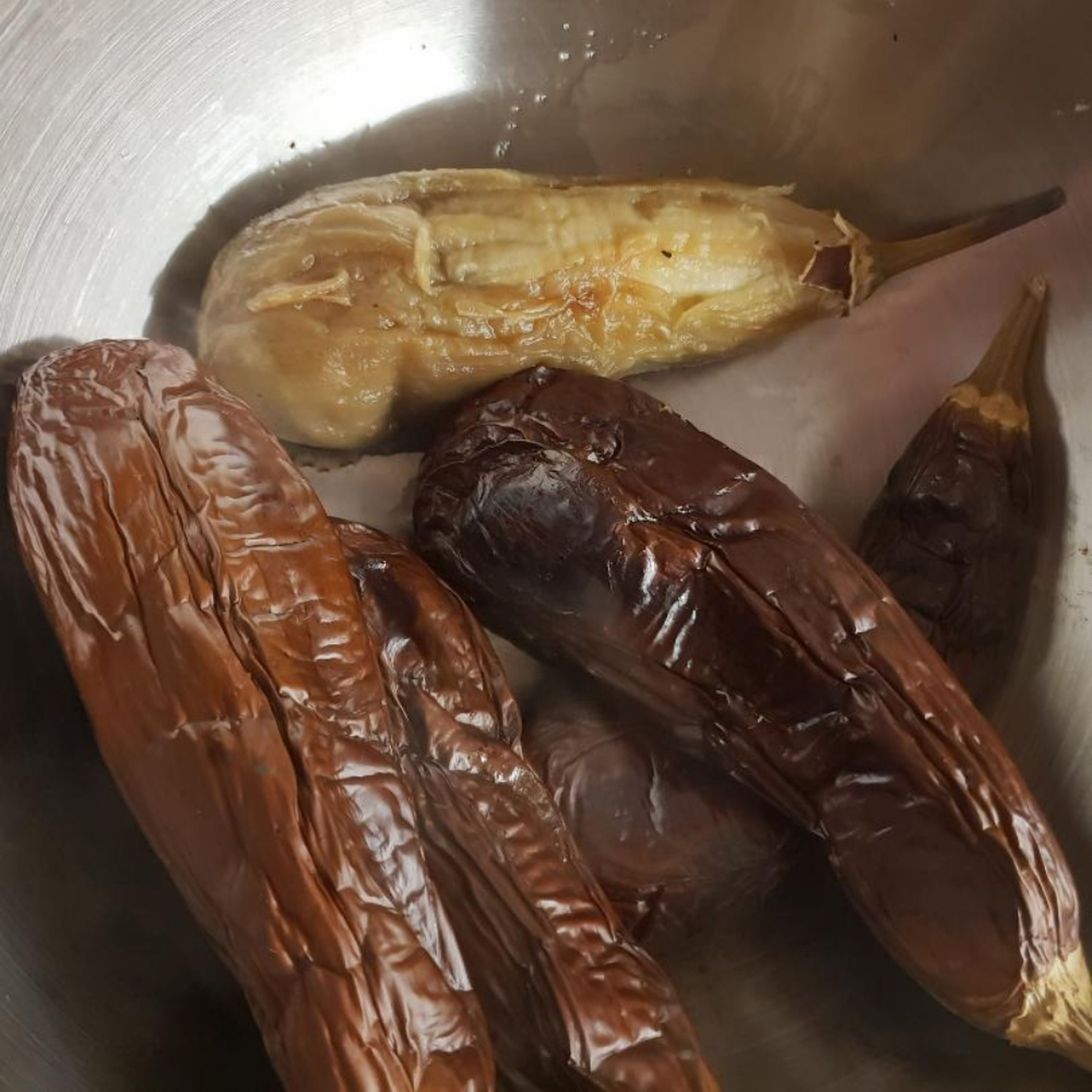 Peel the eggplants while still hot and make sure no peel pieces are left as these can be bitter. Use a pliers.