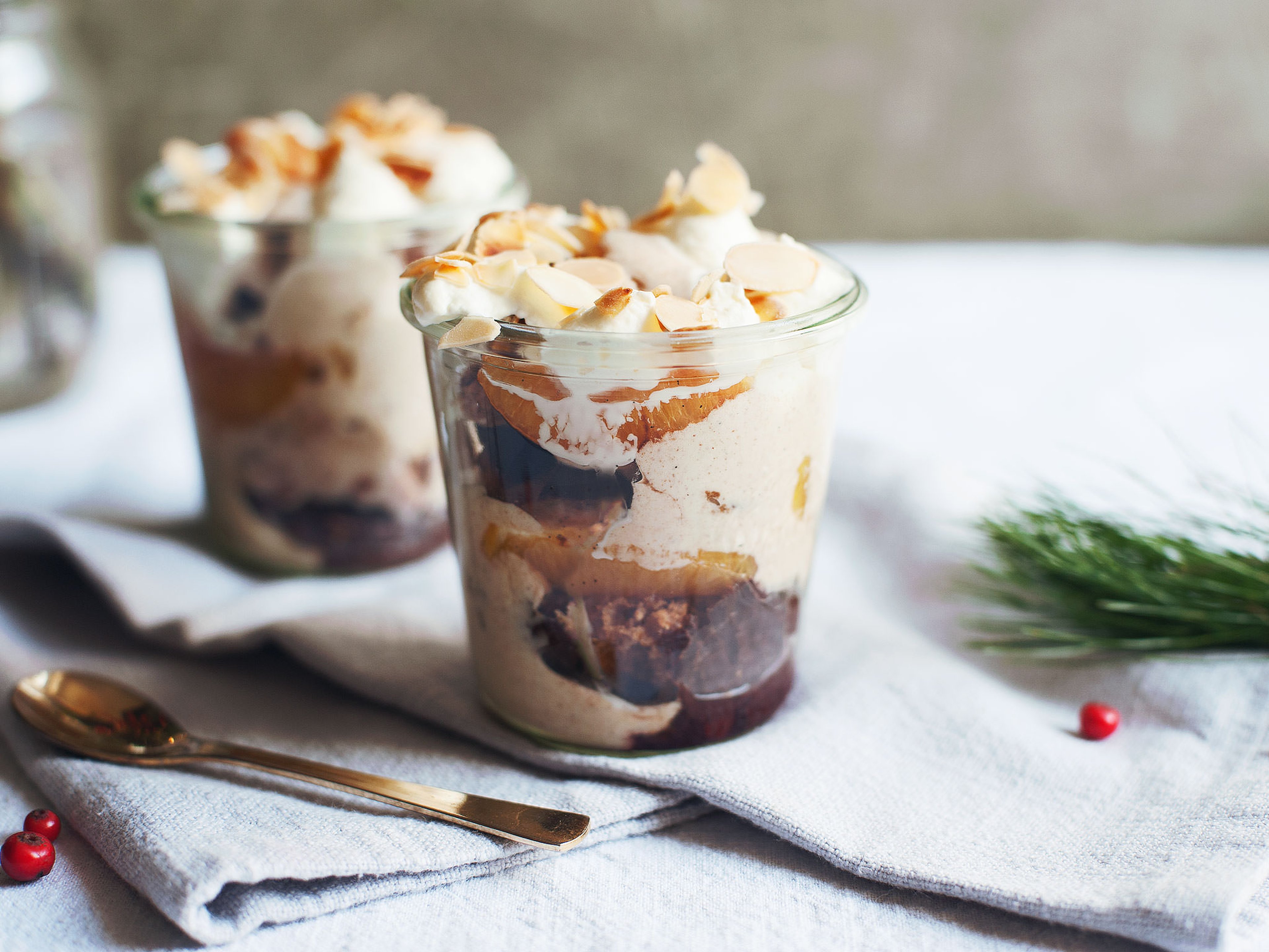 Gingerbread trifle with spiced oranges and cinnamon cream