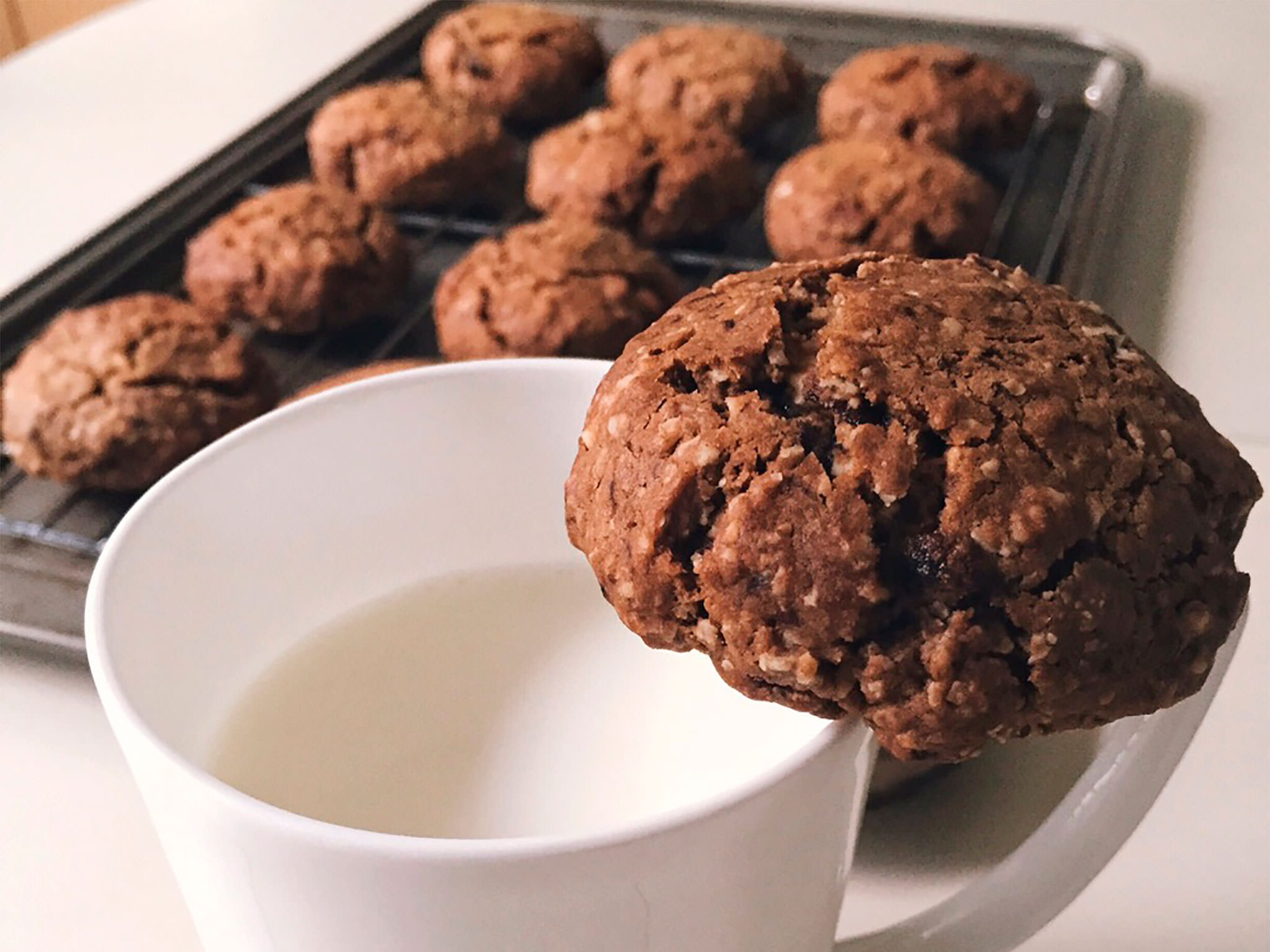 Coffee and oatmeal cookies