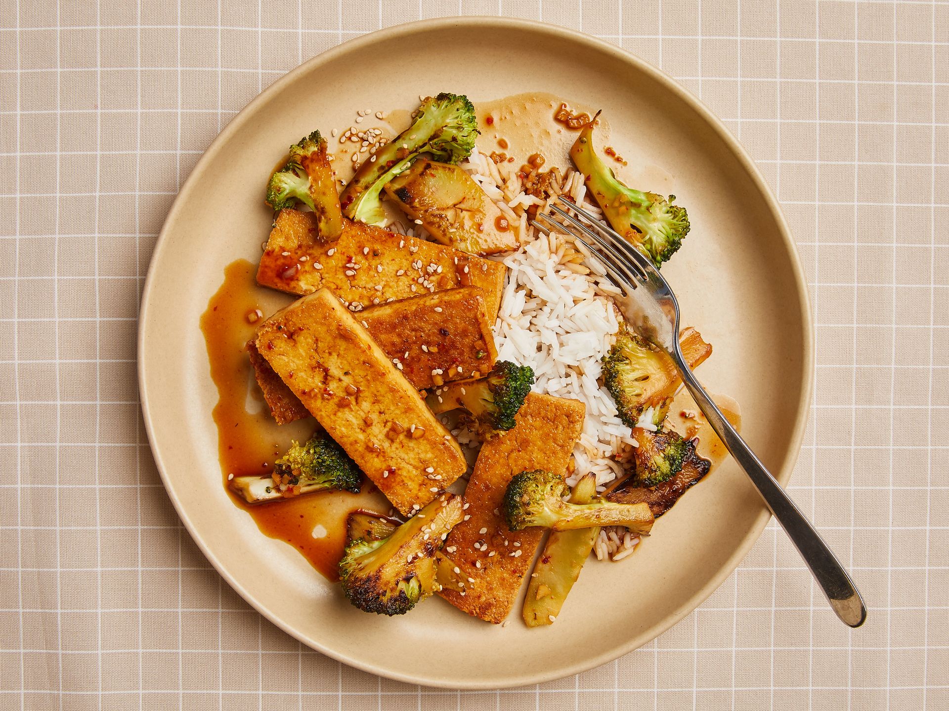 Crispy tofu and broccoli stir-fry
