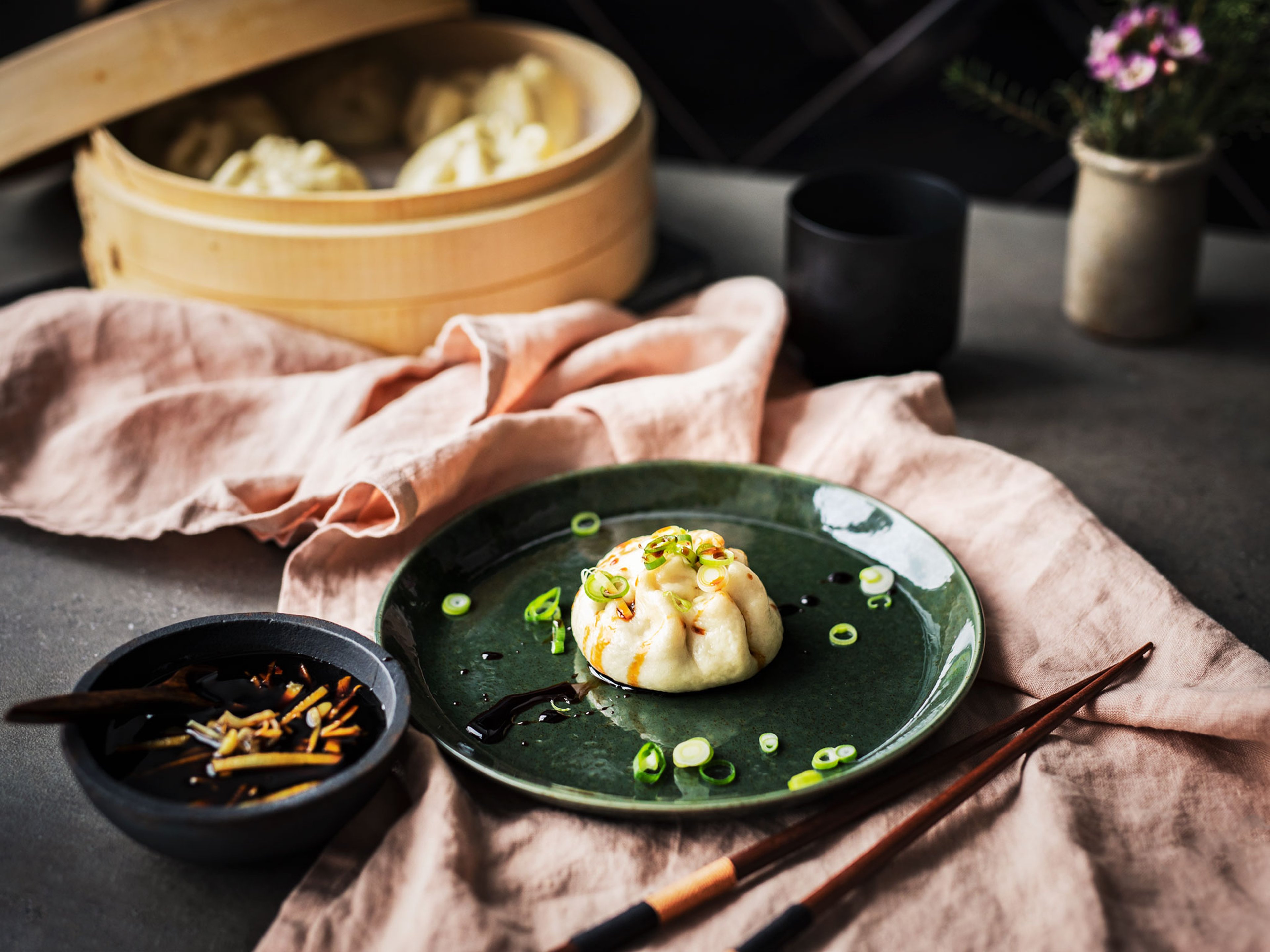 Chinesische Teigtaschen mit Pak-Choi-Füllung