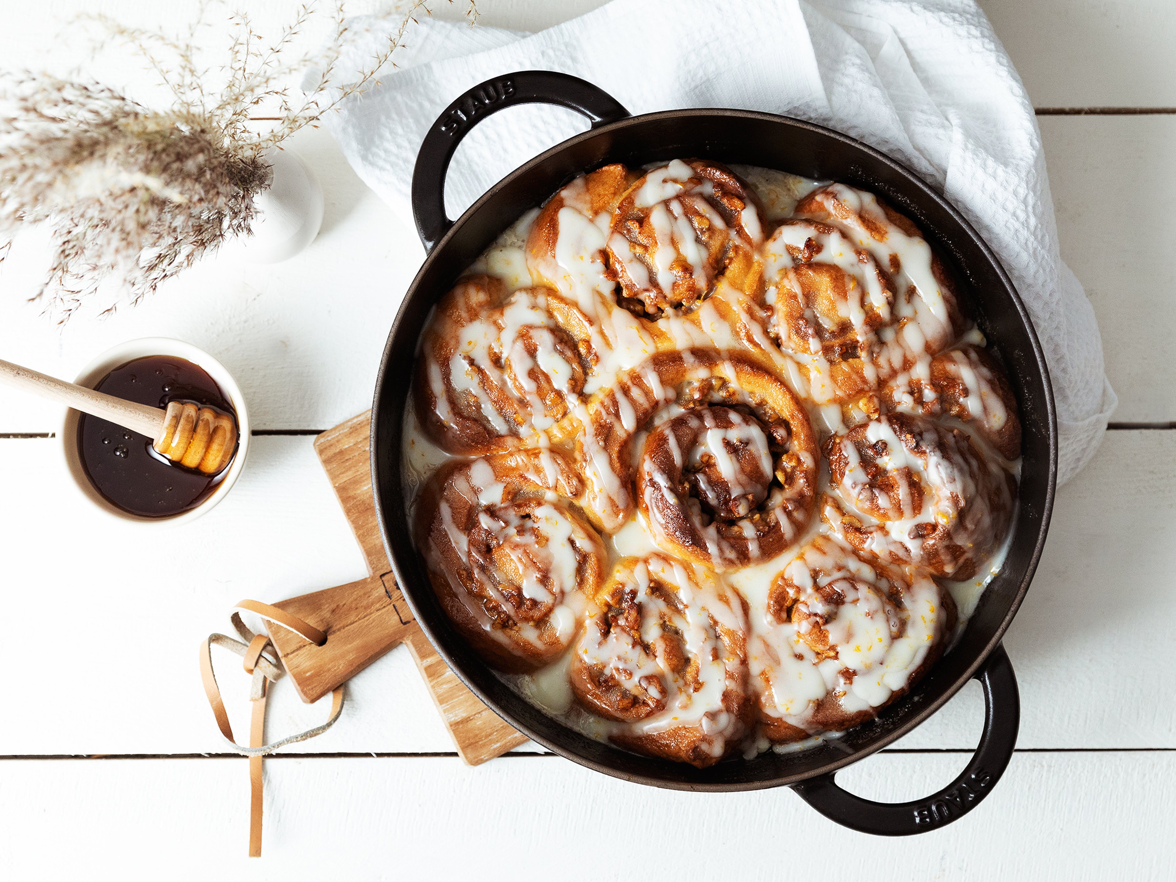 Honey-walnut sweet rolls