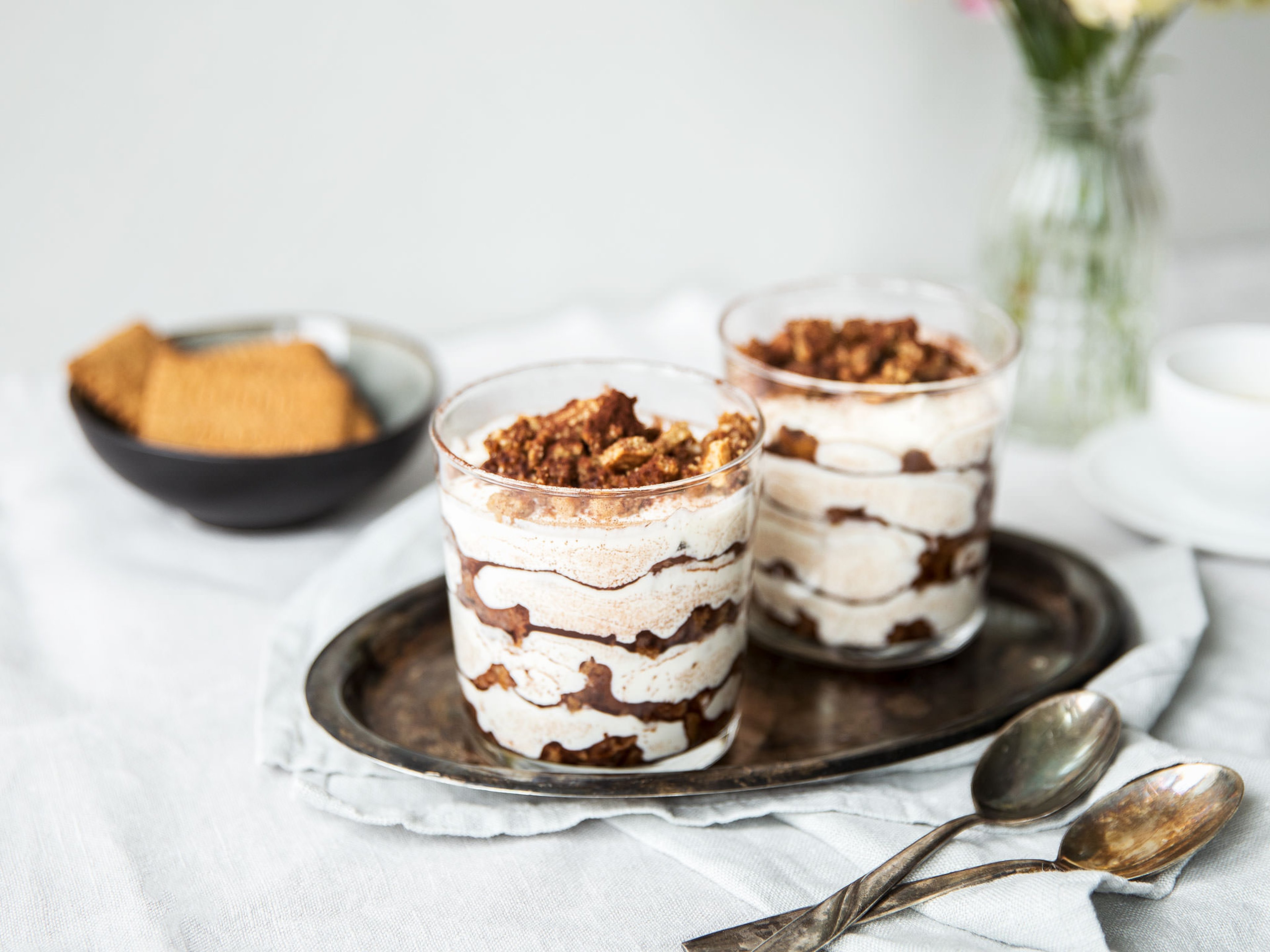 Creamy coffee and cookie dessert