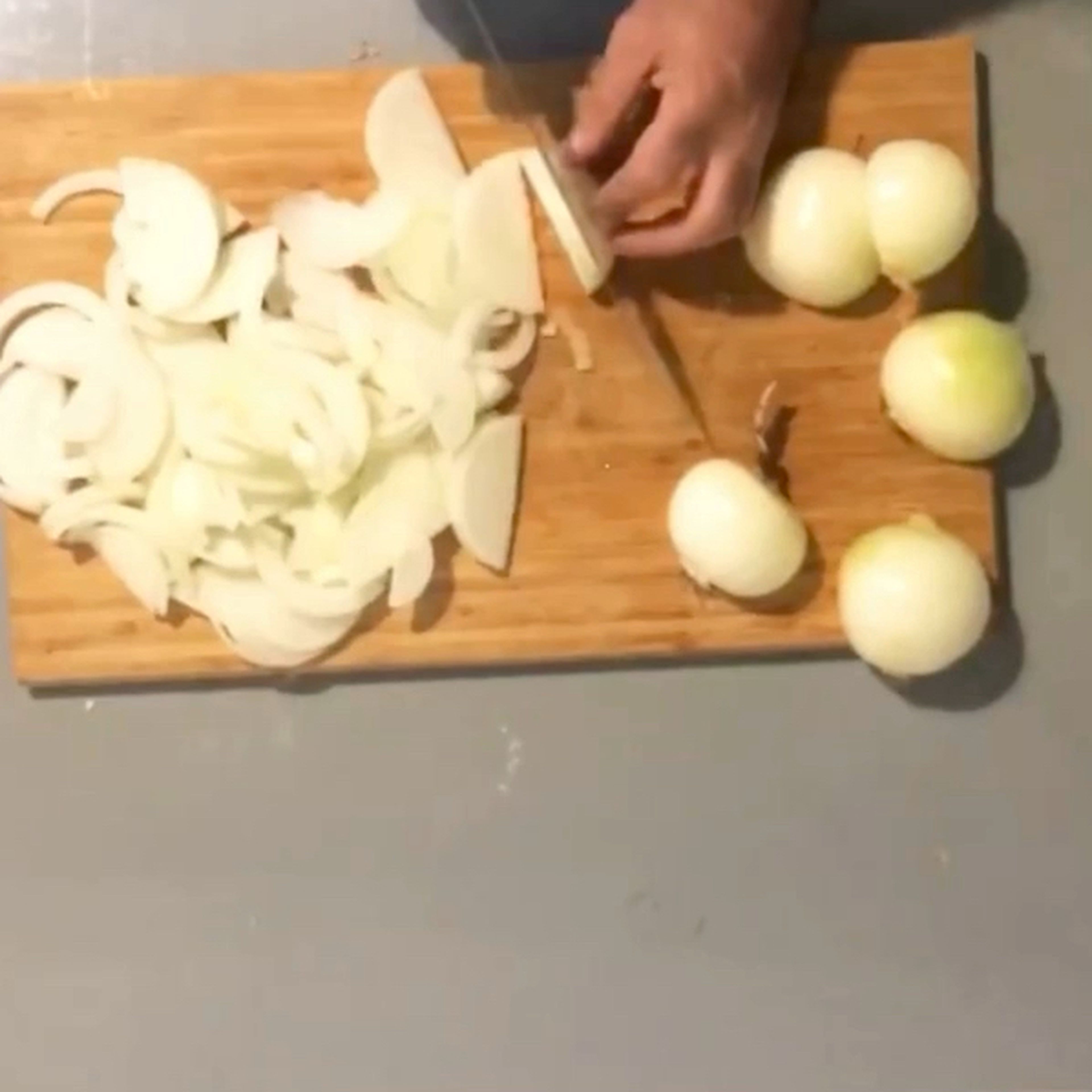 Peel the onions, then slice them into wings.