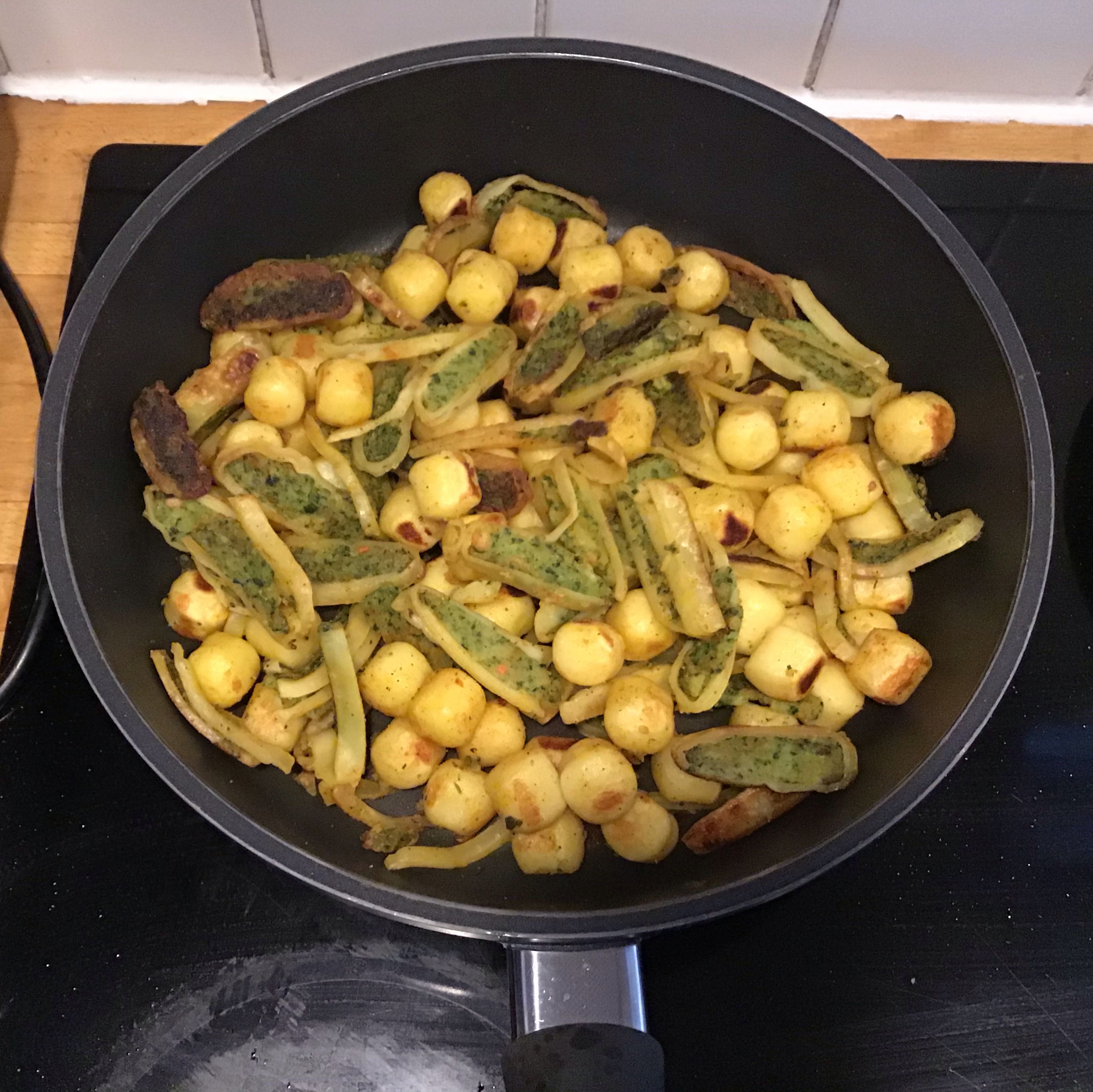 Die fünf zutaten in die Pfanne tun und braten bis es ganz durch ist.