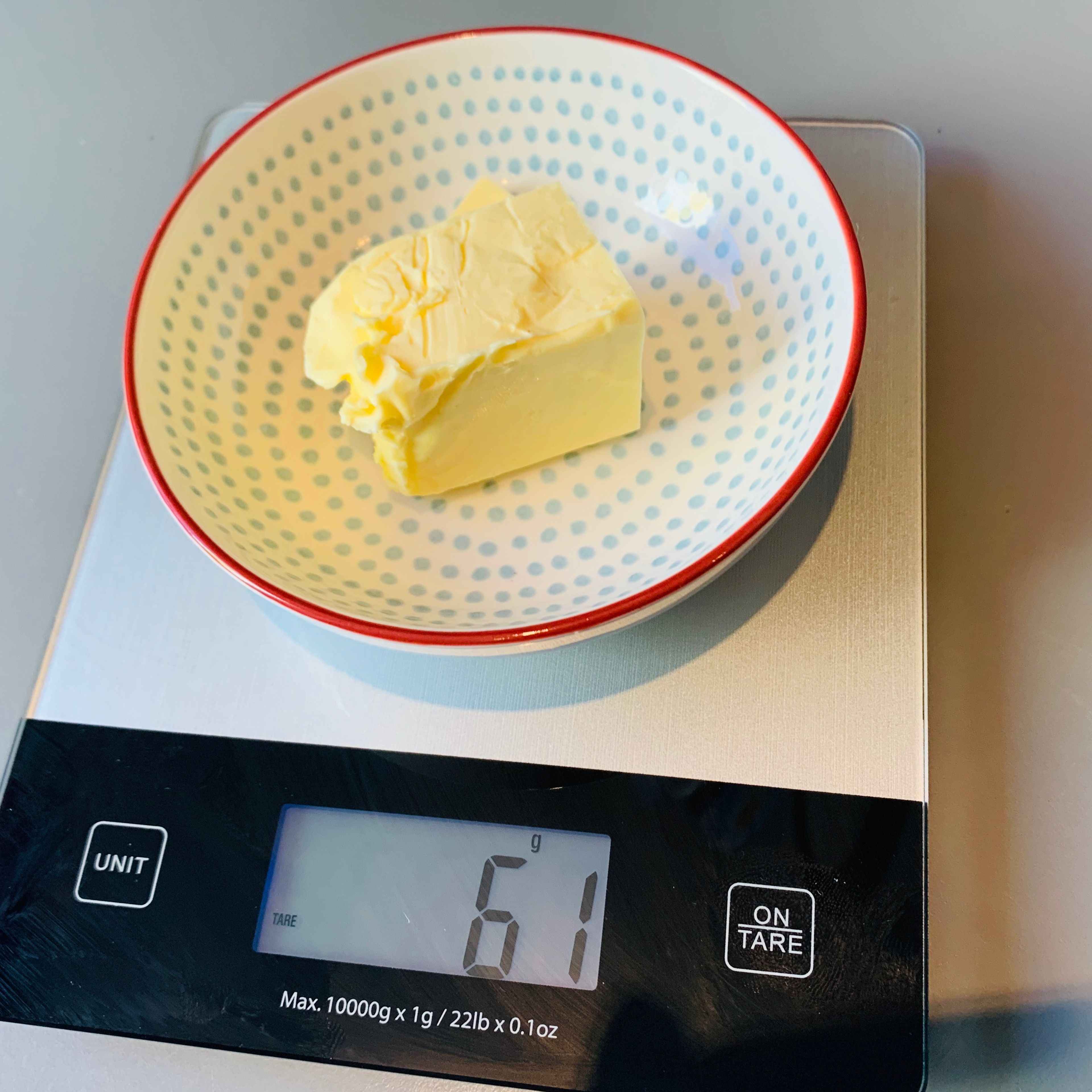 Prepare 60 gram of butter, put them in the oven on very low heat ~50 to melt down. Let it rest for around 10 minutes.