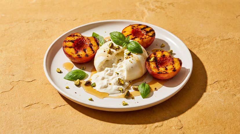 Lecker! Pfirsiche vom Grill treffen auf cremige Burrata