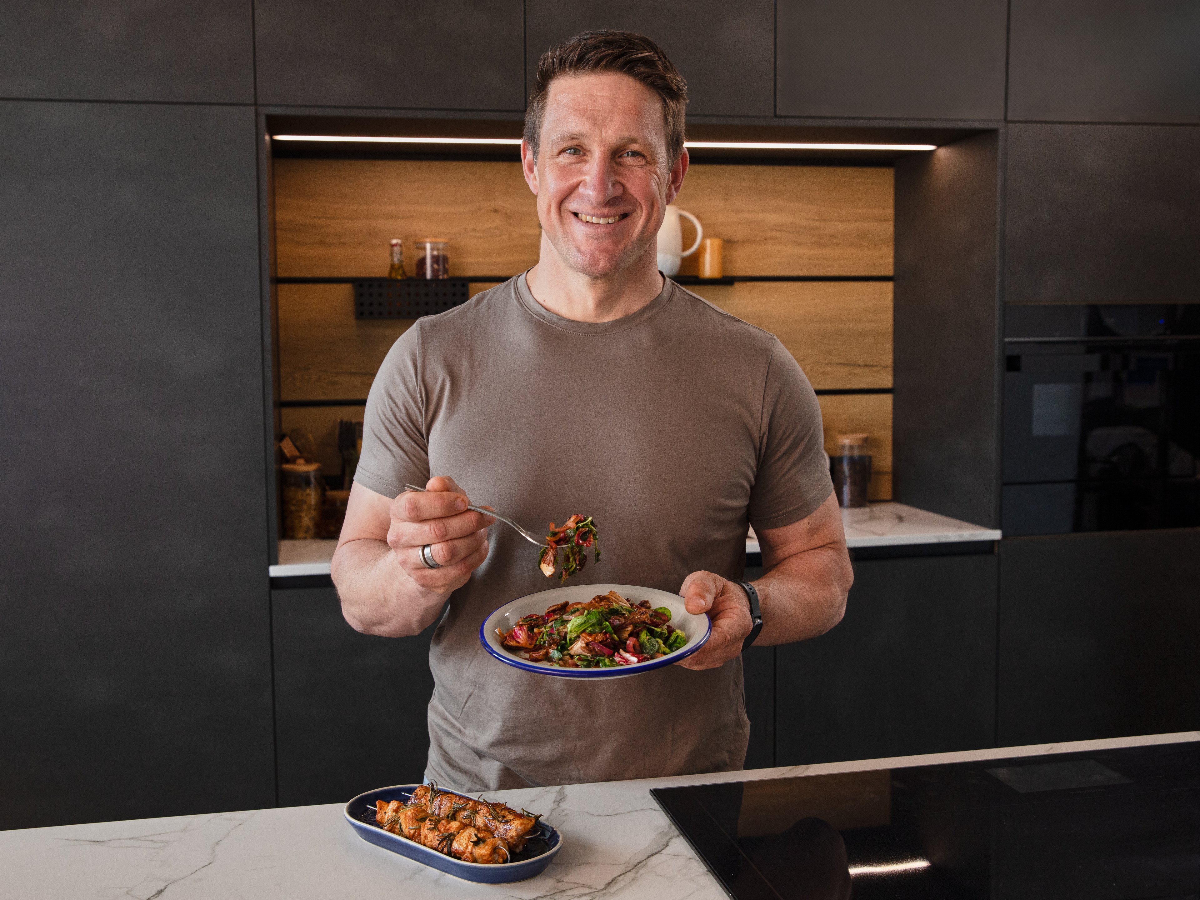 Kitchen Diaries: 45 kg abgenommen – Olympiasieger Matthias Steiner über seine Ernährungsumstellung und seinen Weg zum Unternehmer