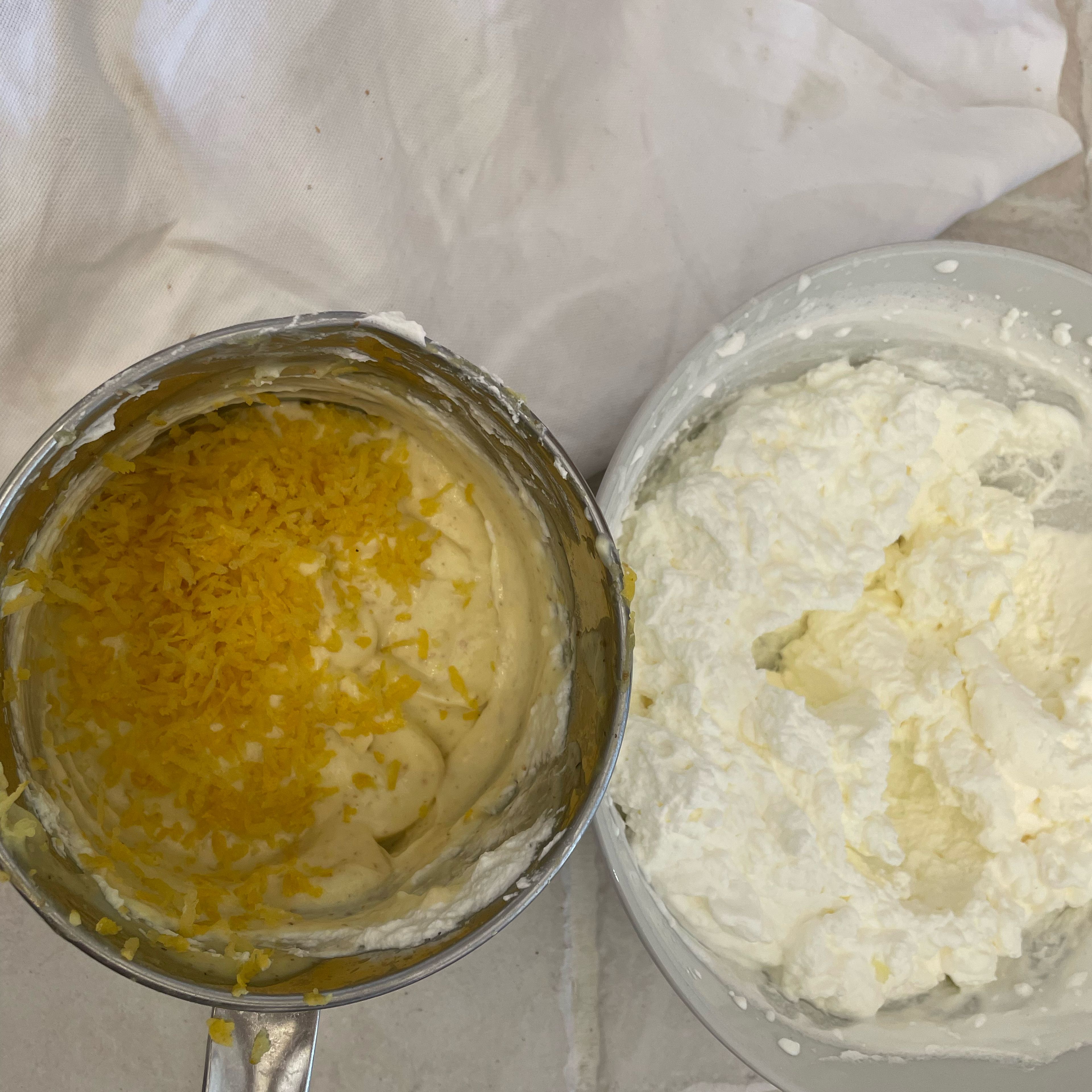 Whip 400 gr of cooking cream. Set around 300gr aside while add 100gr to the previously prepared and cooled down lemon custard cream. Add some more lemon zest and mix slowly.