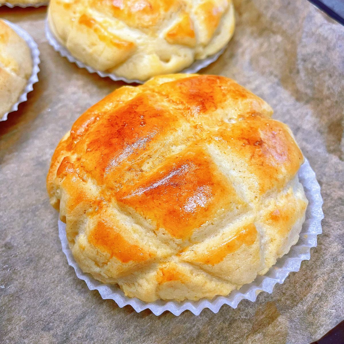 Cranberry custard pineapple bun | Recipe | Kitchen Stories