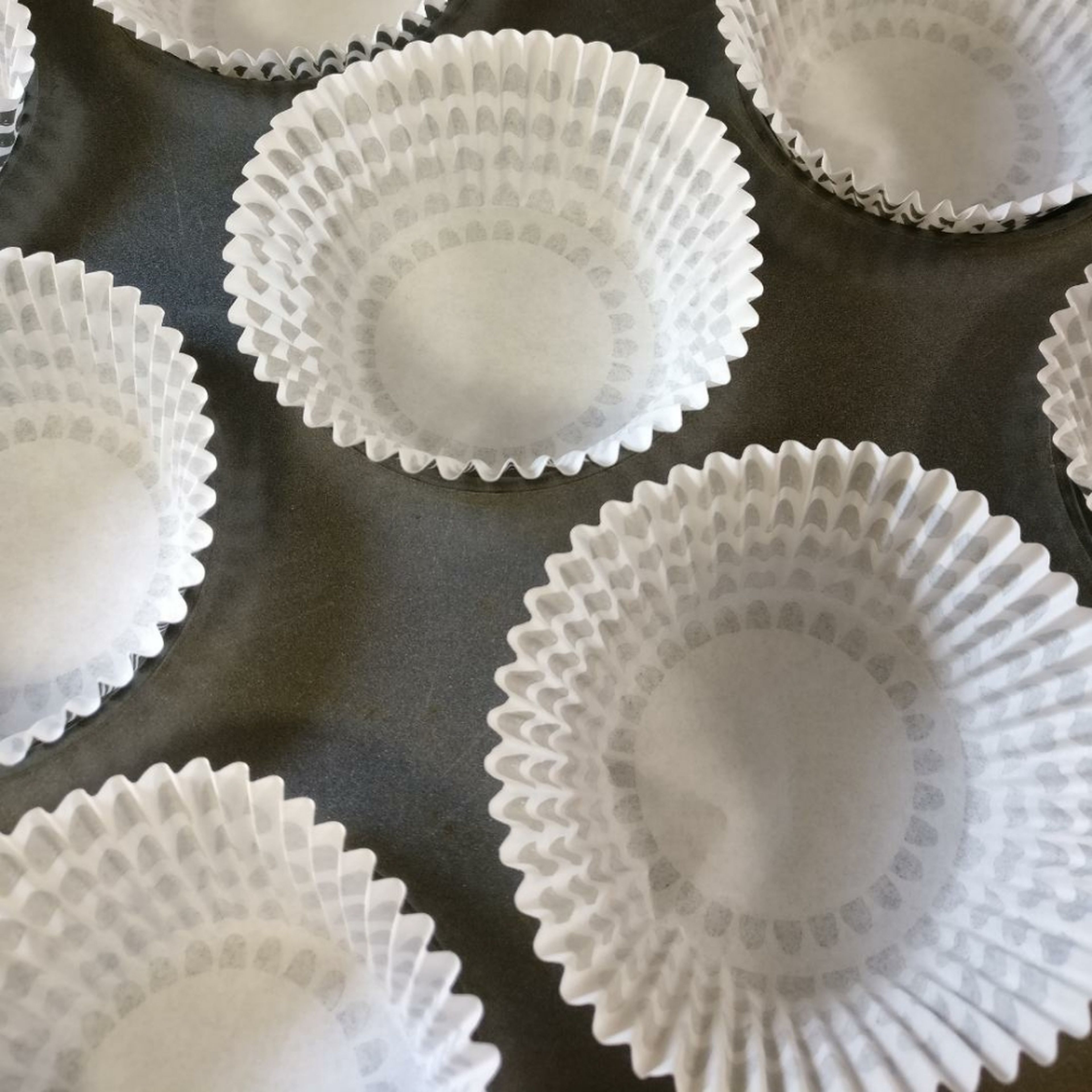 Preheat oven to 190°C and line a muffin tin with cupcake/ muffin cases.