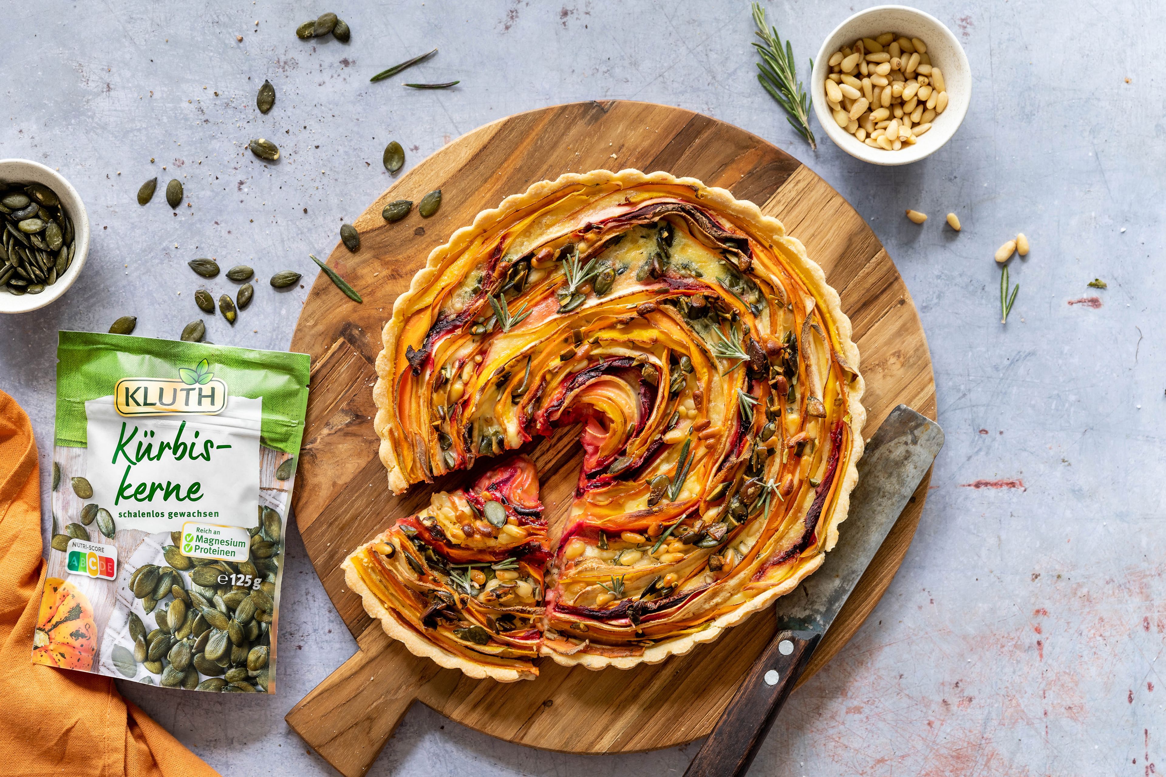 Vegane Quiche mit buntem Herbstgemüse