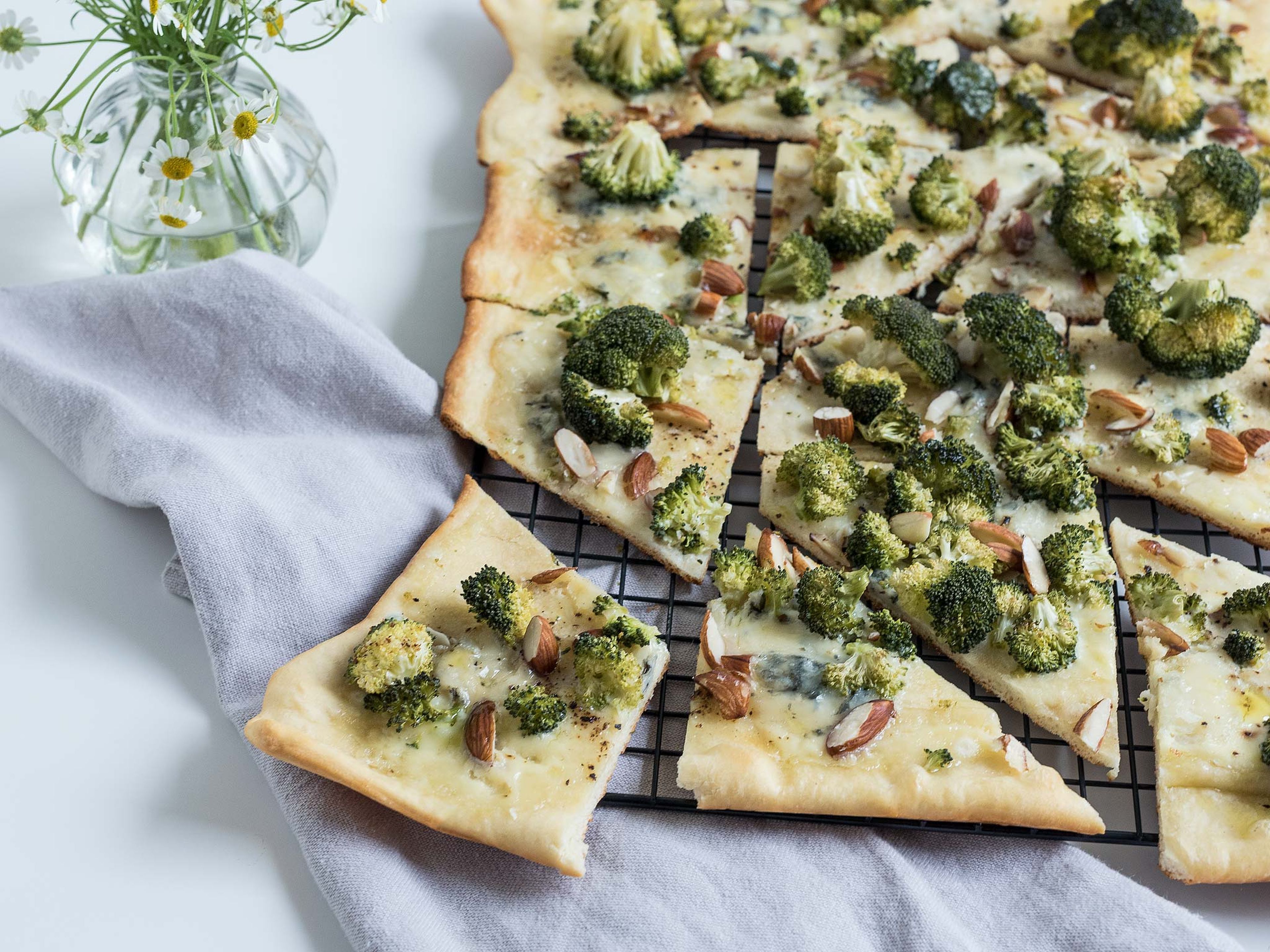 Gorgonzola-Brokkoli-Pizza