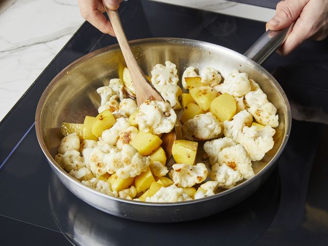 Kartoffel-Blumenkohl-Curry nach indischer Art | Rezept | Kitchen Stories