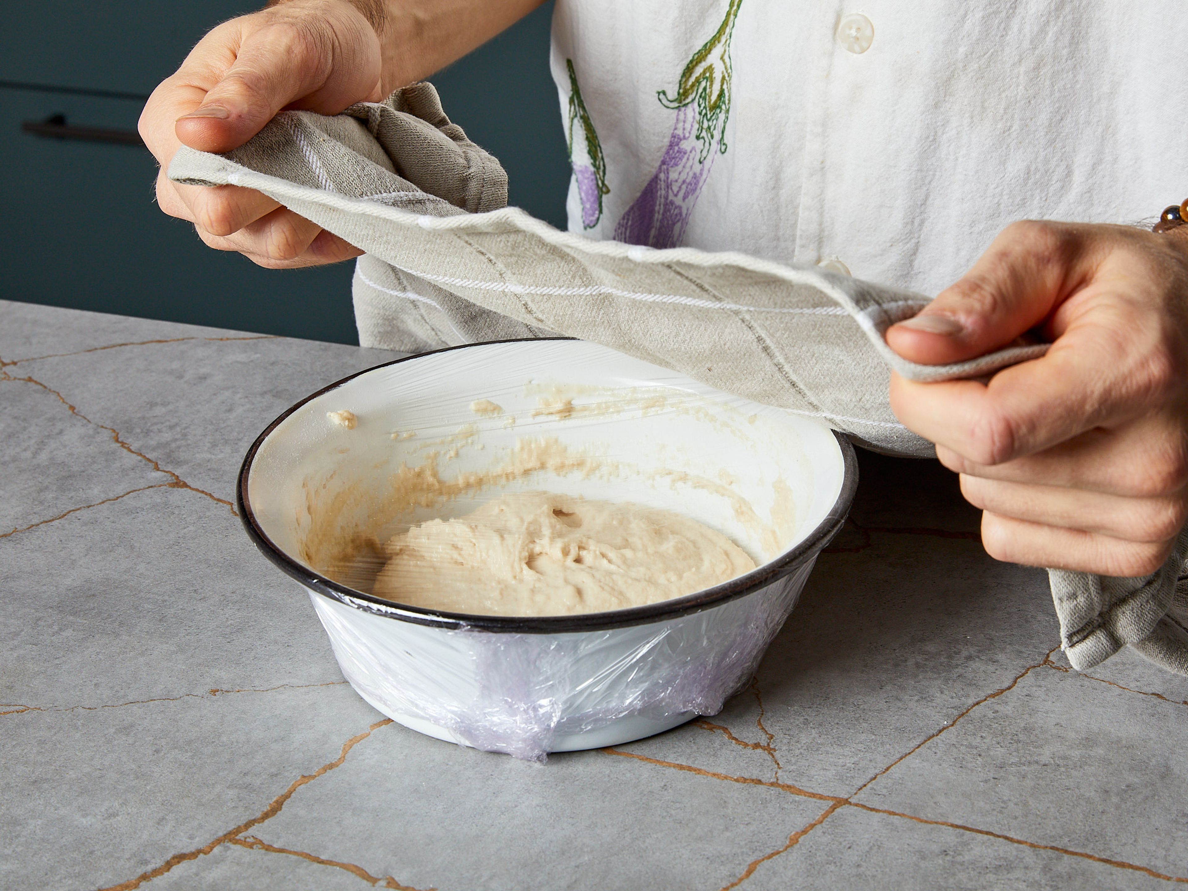 Start by activating the yeast in a small bowl with lukewarm water. Mix well and let it rest for approx. 10–15 min. until it’s foaming. In a mixing bowl, combine flour, salt, and sugar. Once the yeast is ready, incorporate it into the dry ingredients. Then, slowly add milk and keep mixing. When the dough comes together, shape it into a ball and cover it with a kitchen towel. Set aside until it has doubled in size (approx. 50–60 min.).