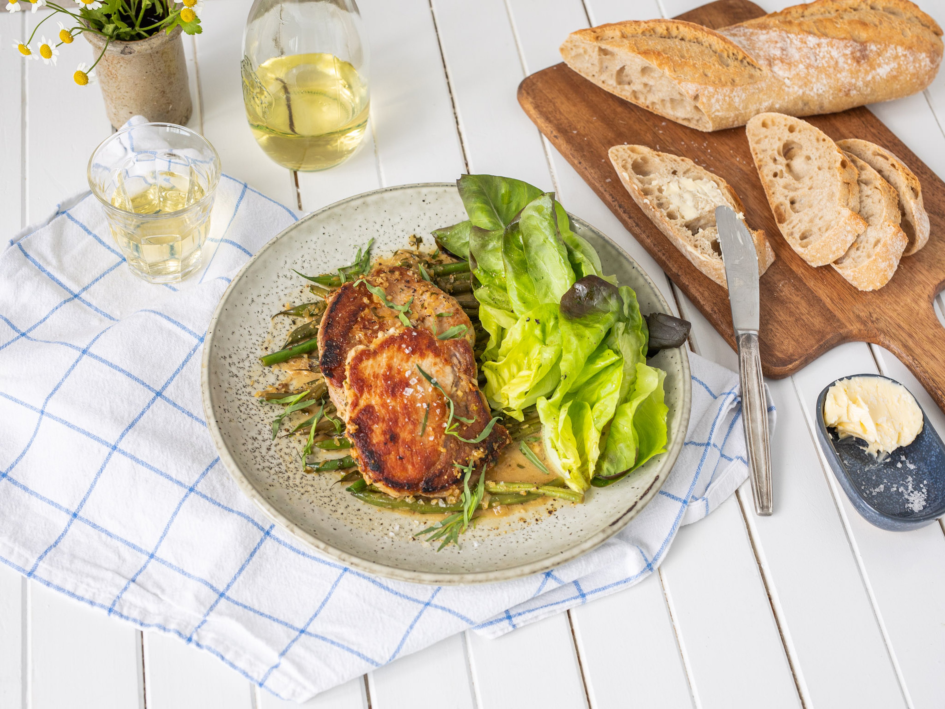 Schweinekoteletts in cremiger Zwiebel-Senfsoße