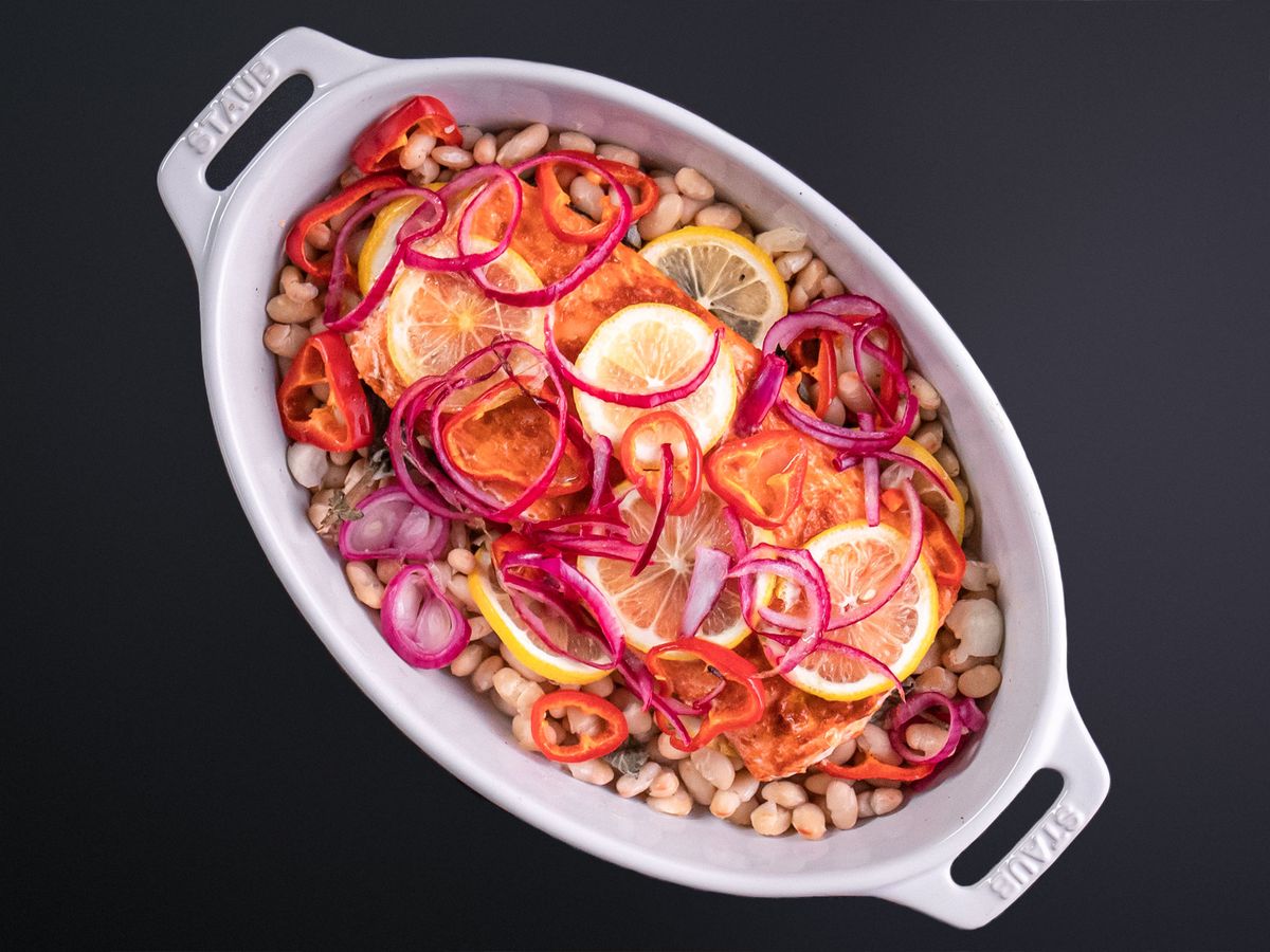 Spicy salmon with harissa and white beans | Recipe | Kitchen Stories