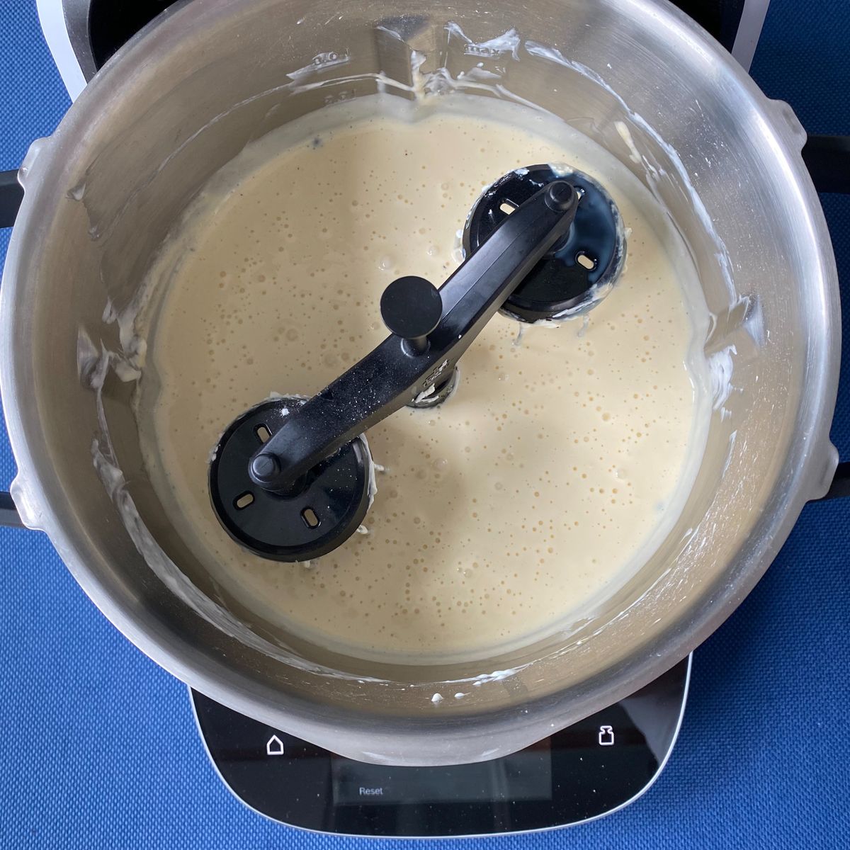 Baileys-Chocolate-Chip-Cheesecake mit dem Cookit | Rezept | Kitchen Stories