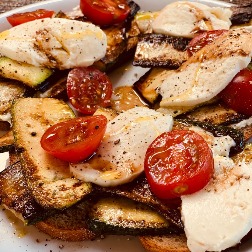 Fitness Brot Mozzarella Zucchini Tomate