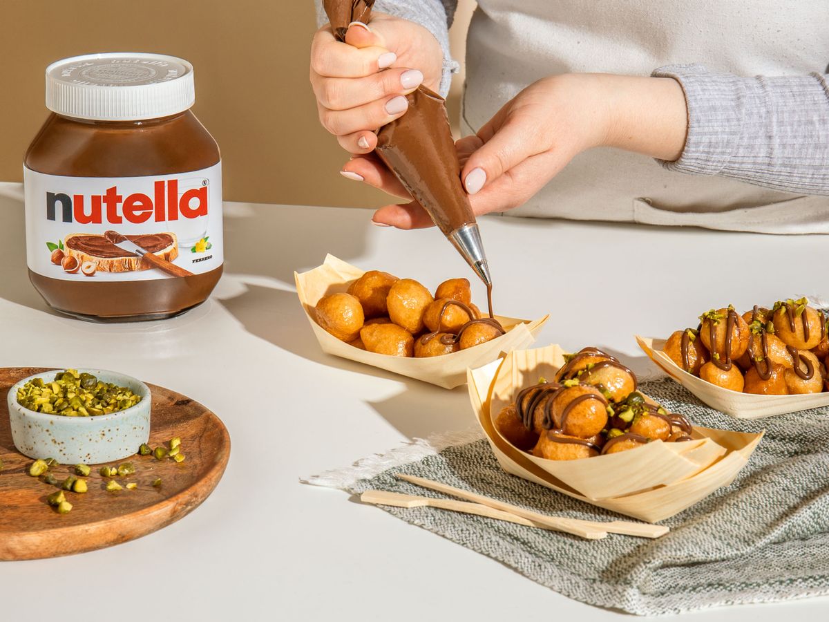 Sirupbällchen (Lokma) mit gehackten Pistazien und nutella® Rezept Kitchen Stories