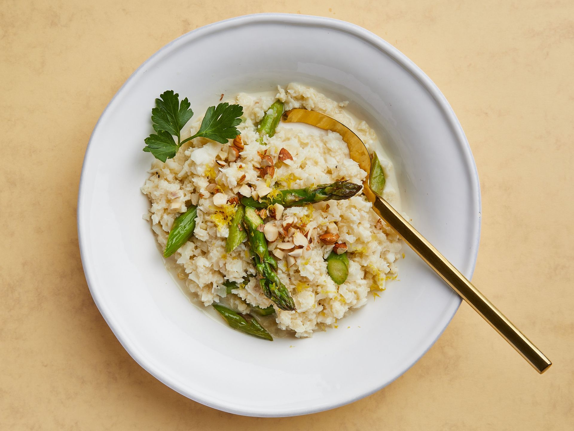 One-pot creamy cauliflower rice with asparagus